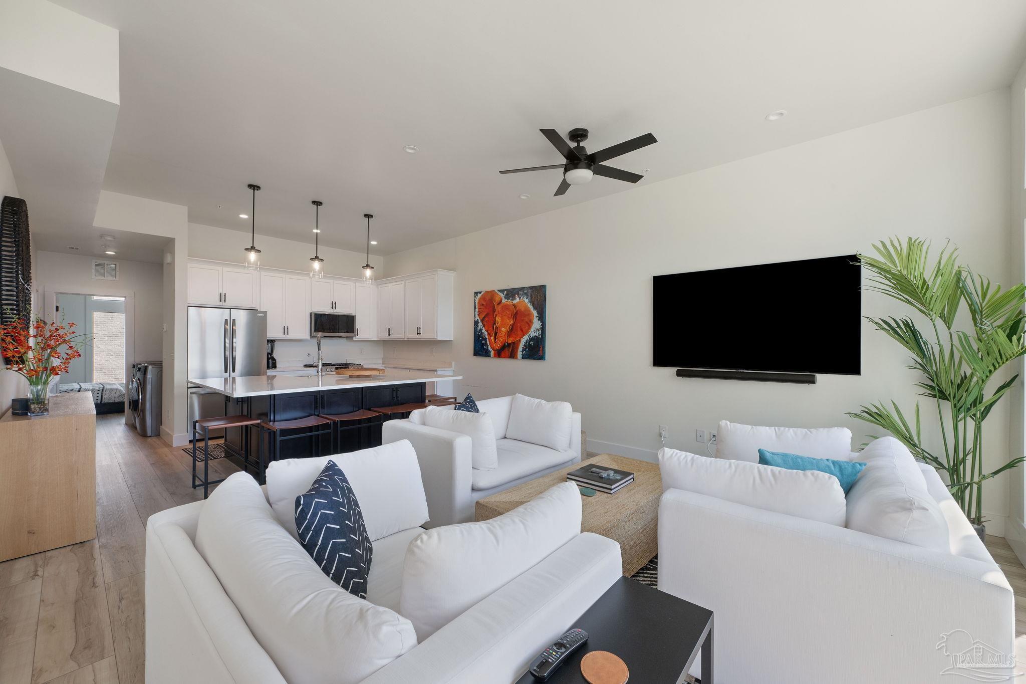 202 W Intendencia St