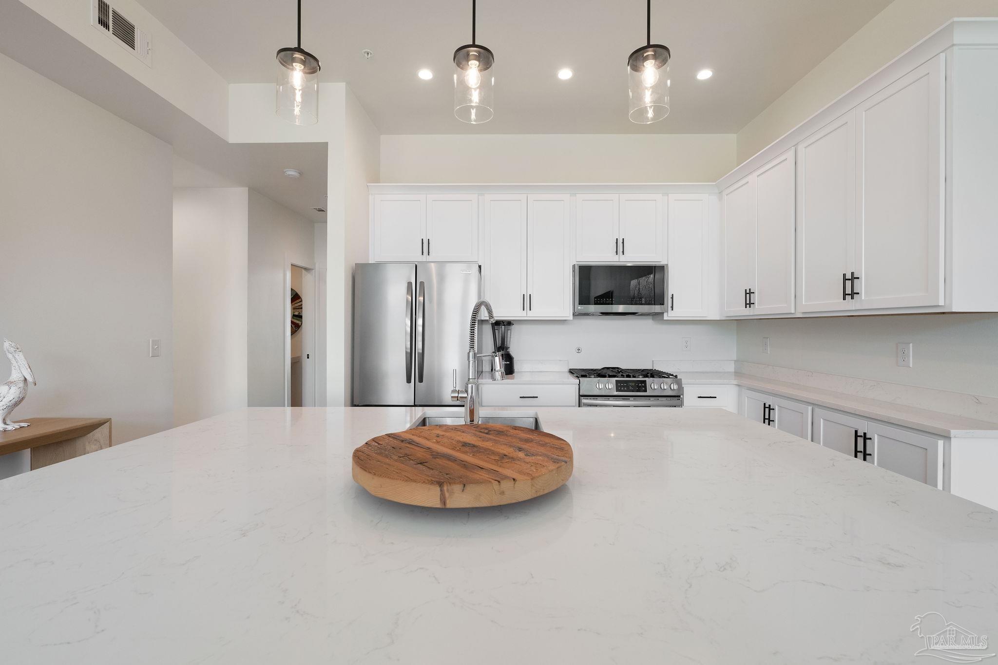 202 W Intendencia St