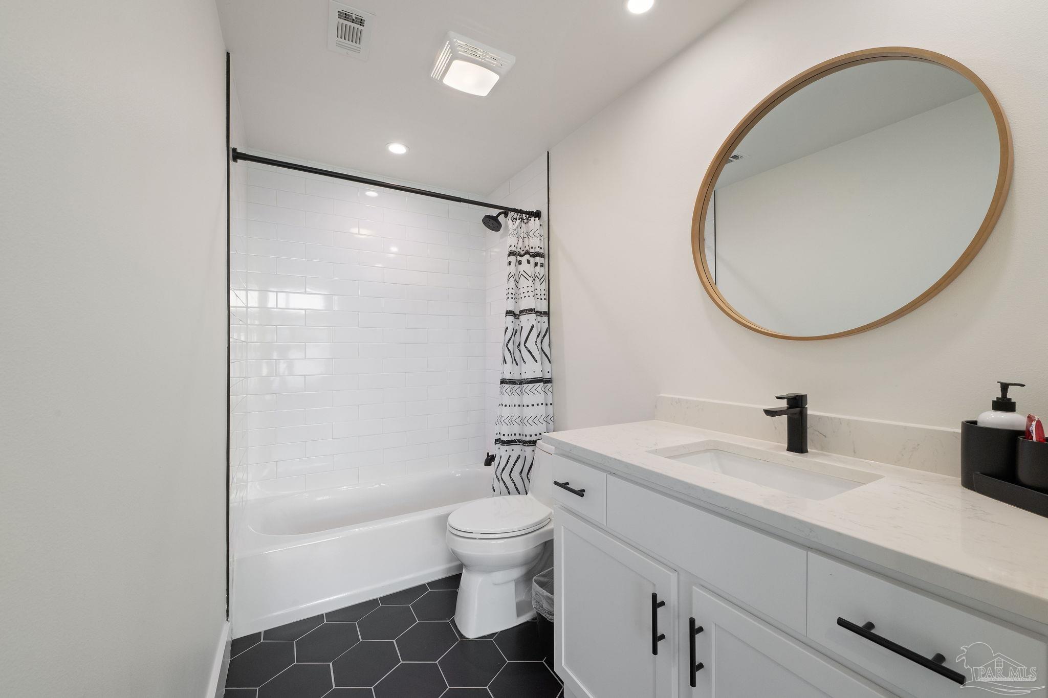 202 W Intendencia St