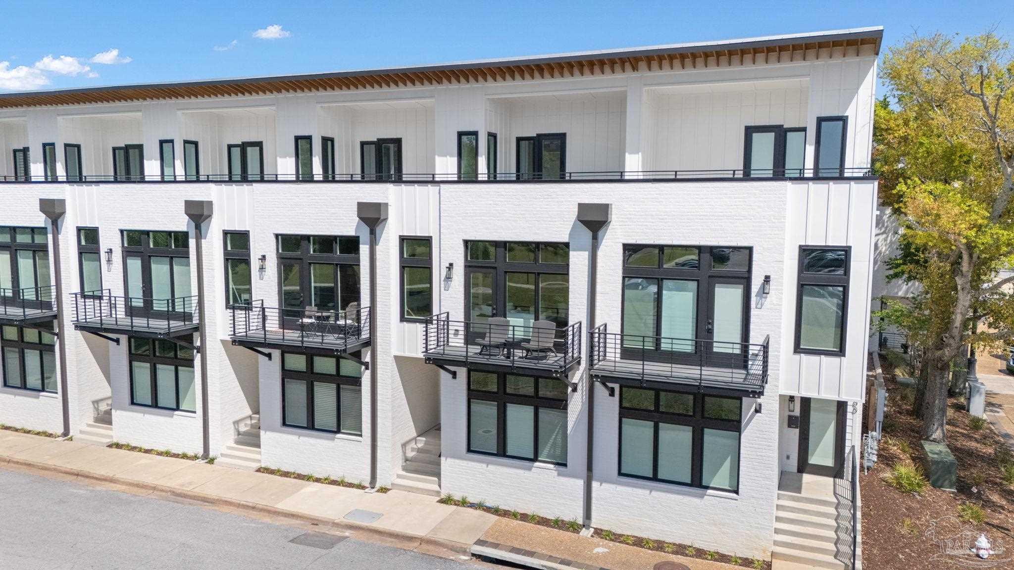 202 W Intendencia St