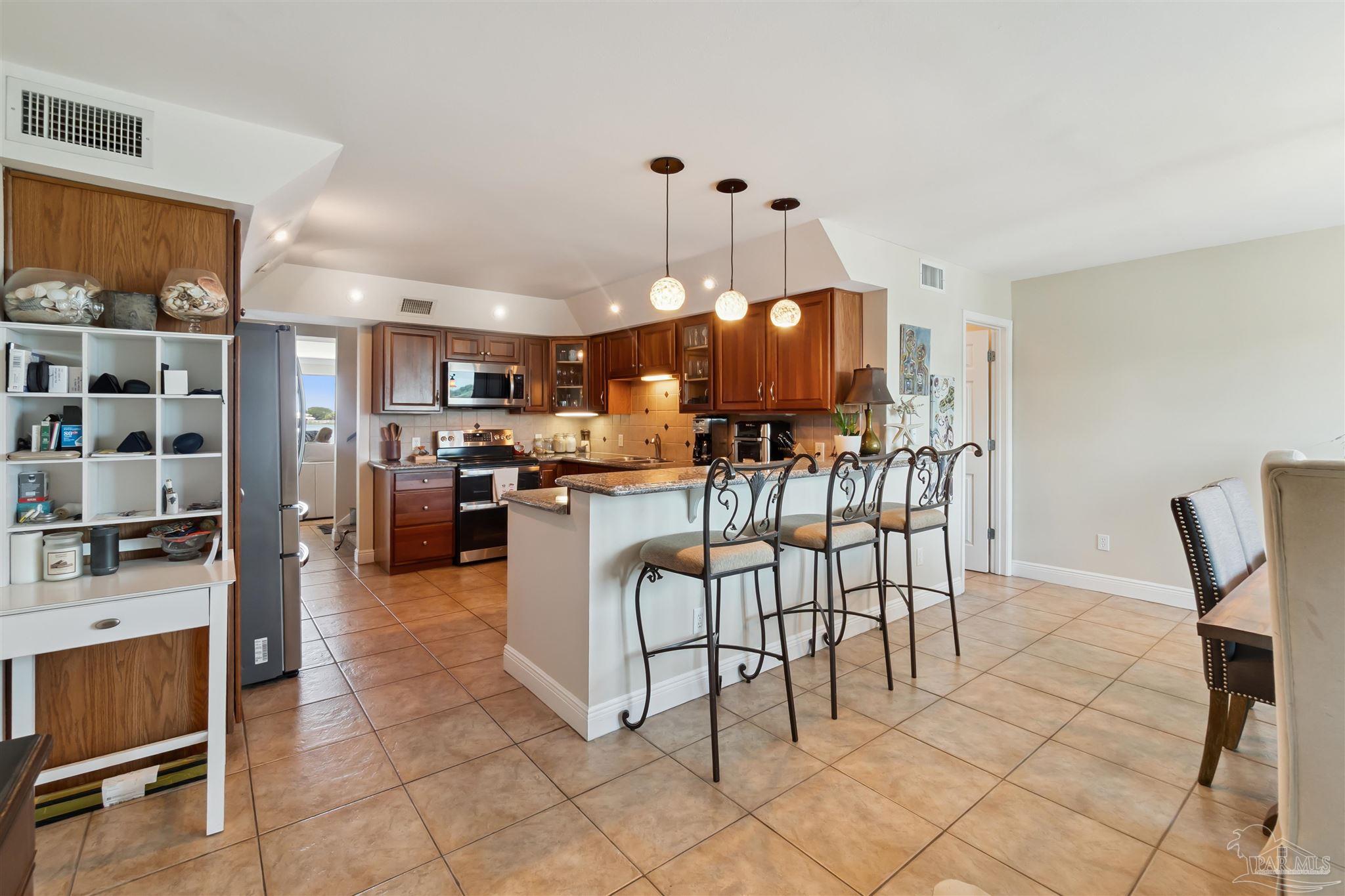 404 Ft Pickens Rd