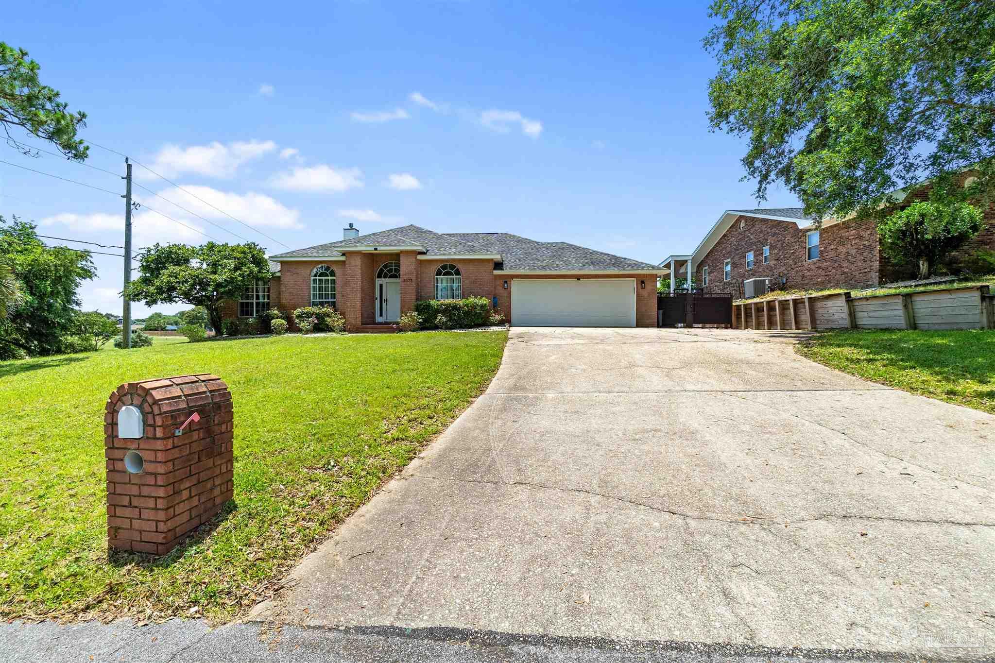 3377 Crestview Ln