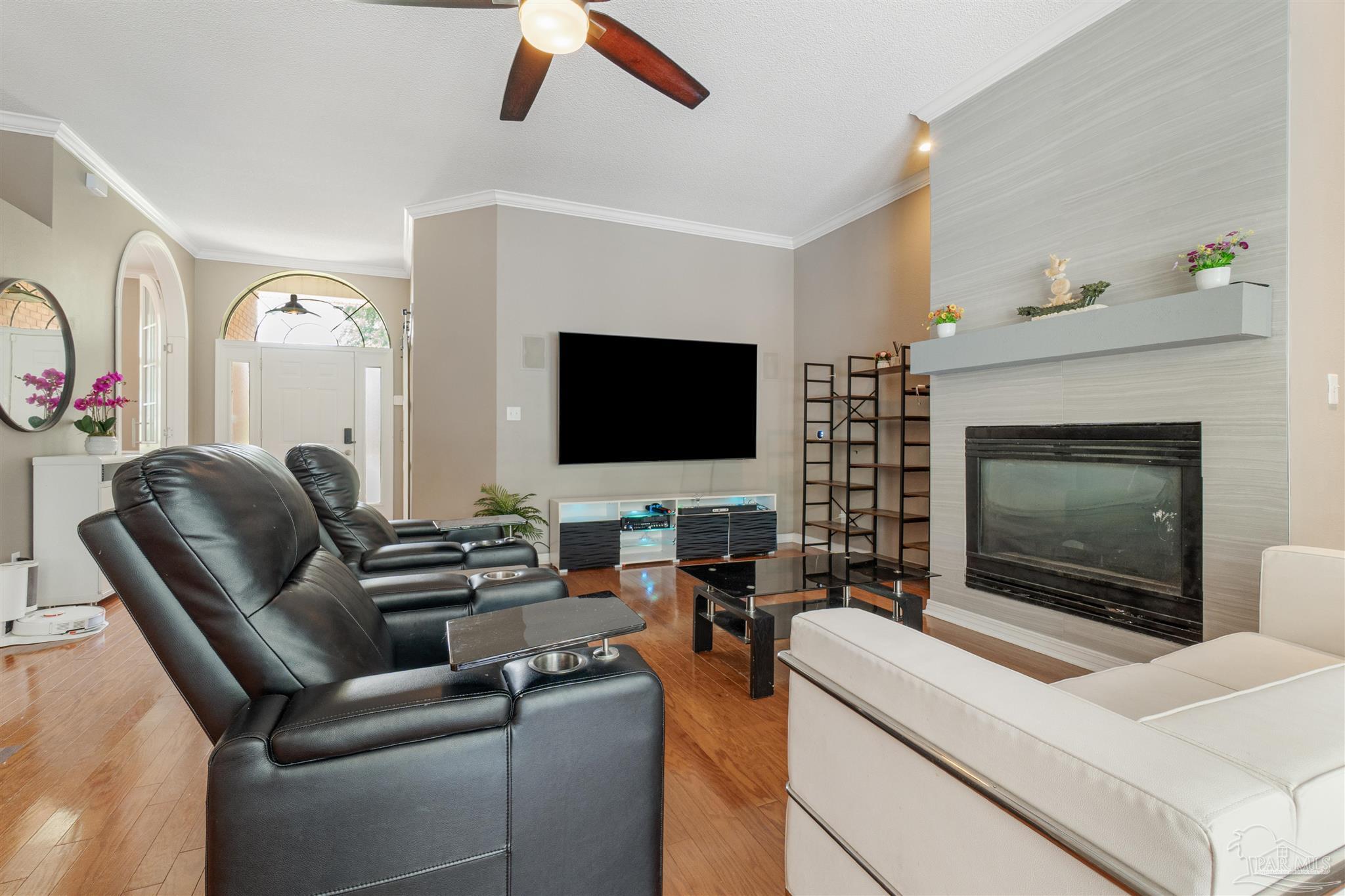 3377 Crestview Ln