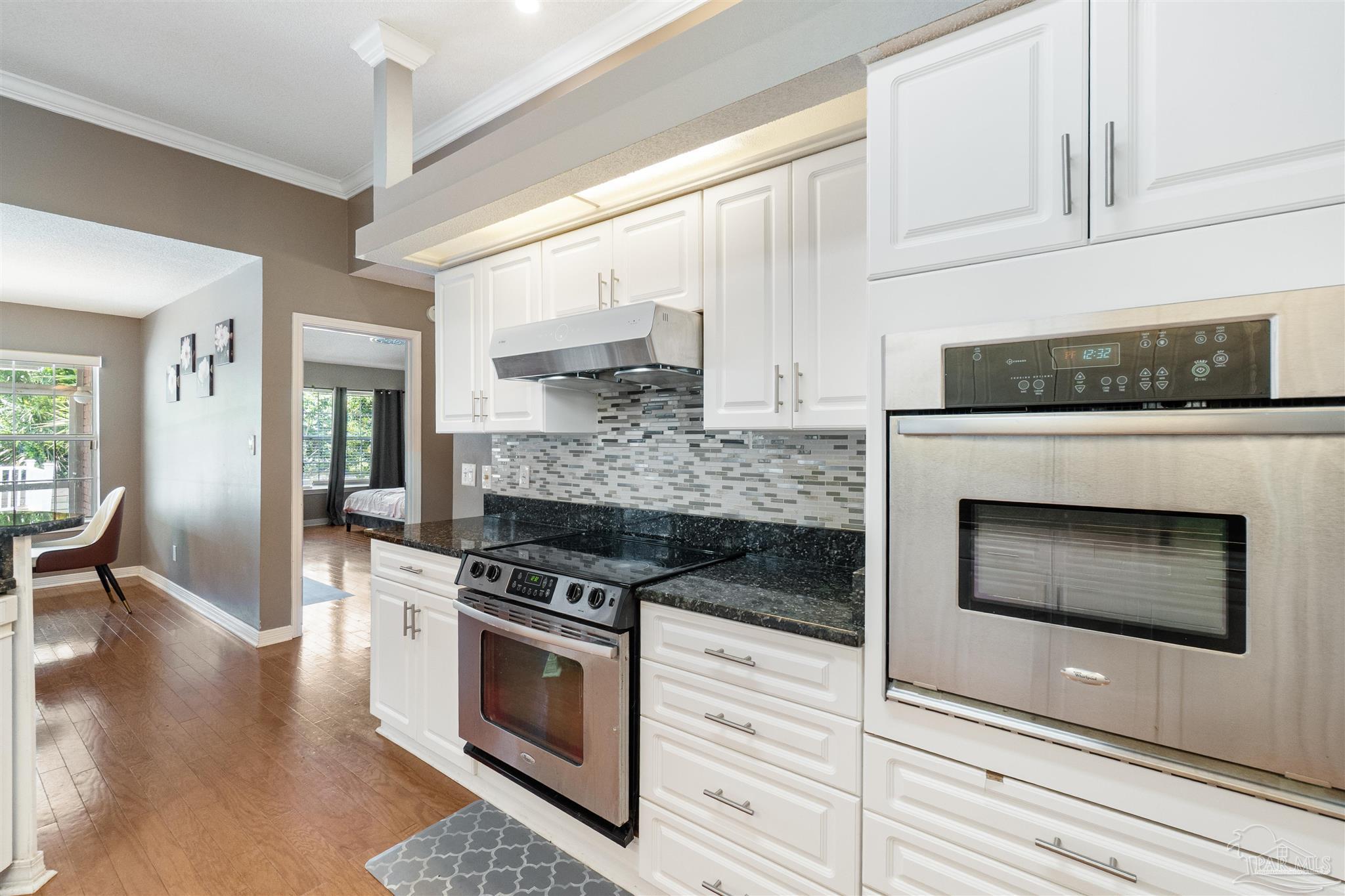 3377 Crestview Ln
