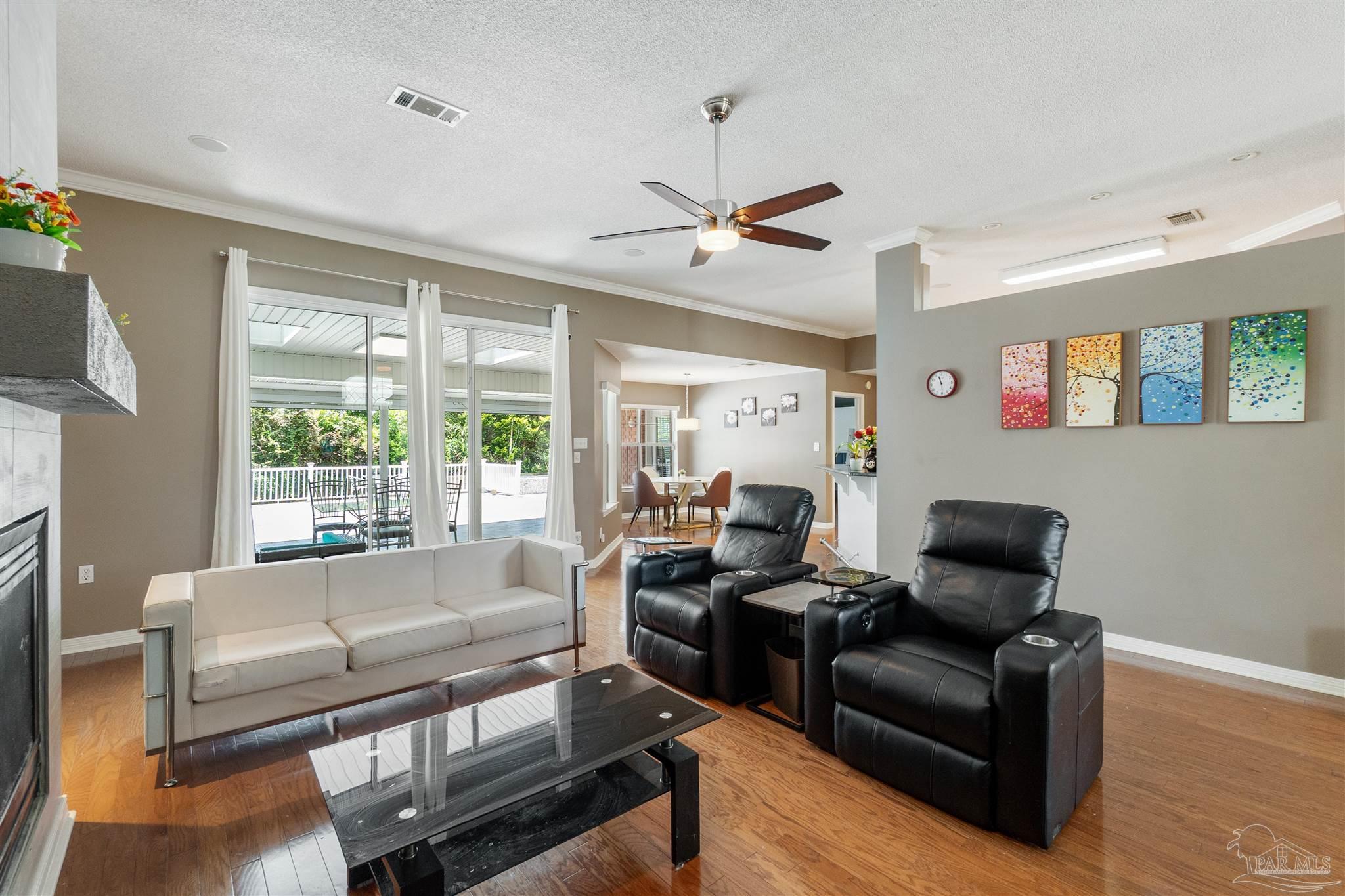 3377 Crestview Ln