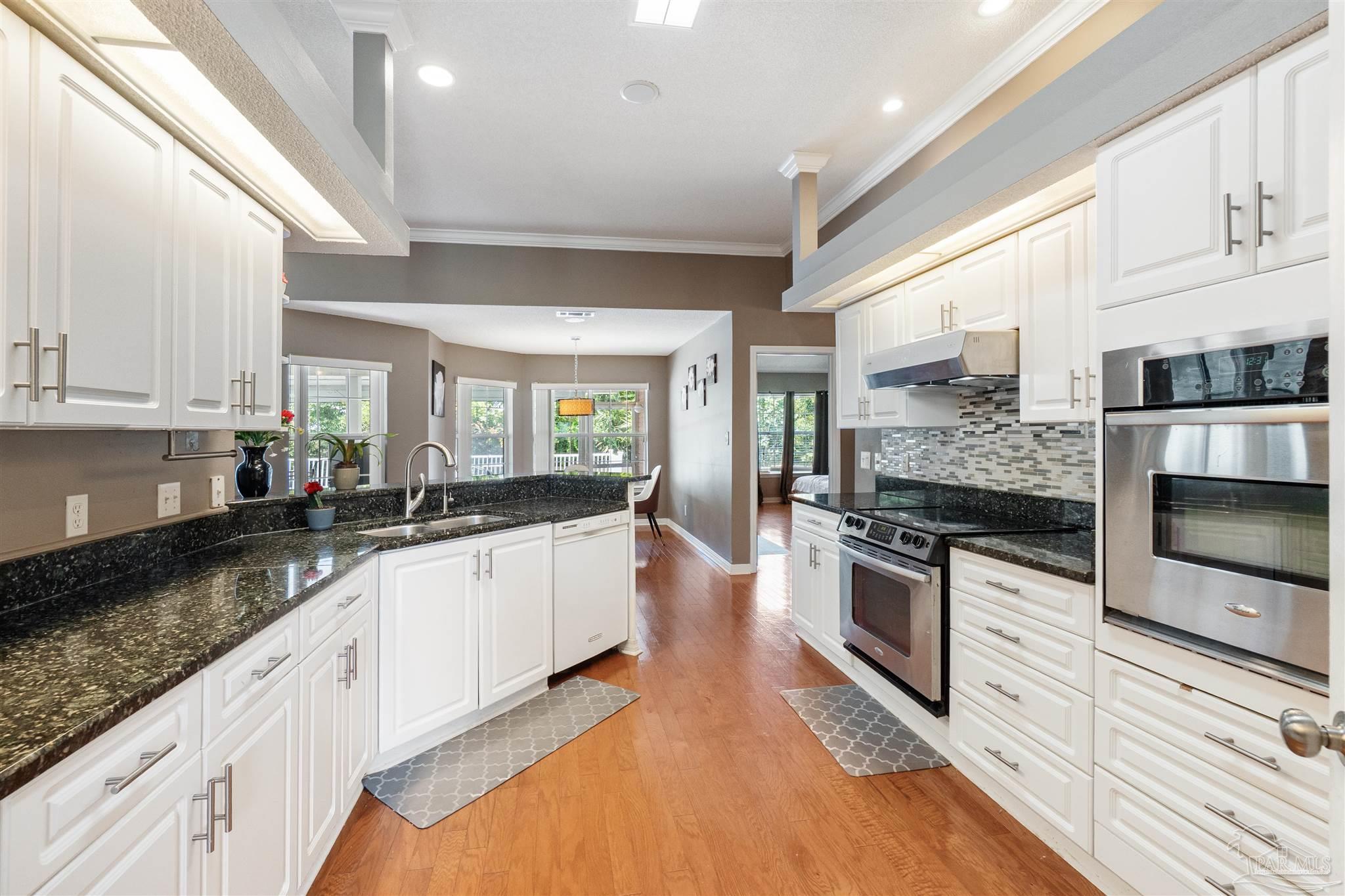 3377 Crestview Ln
