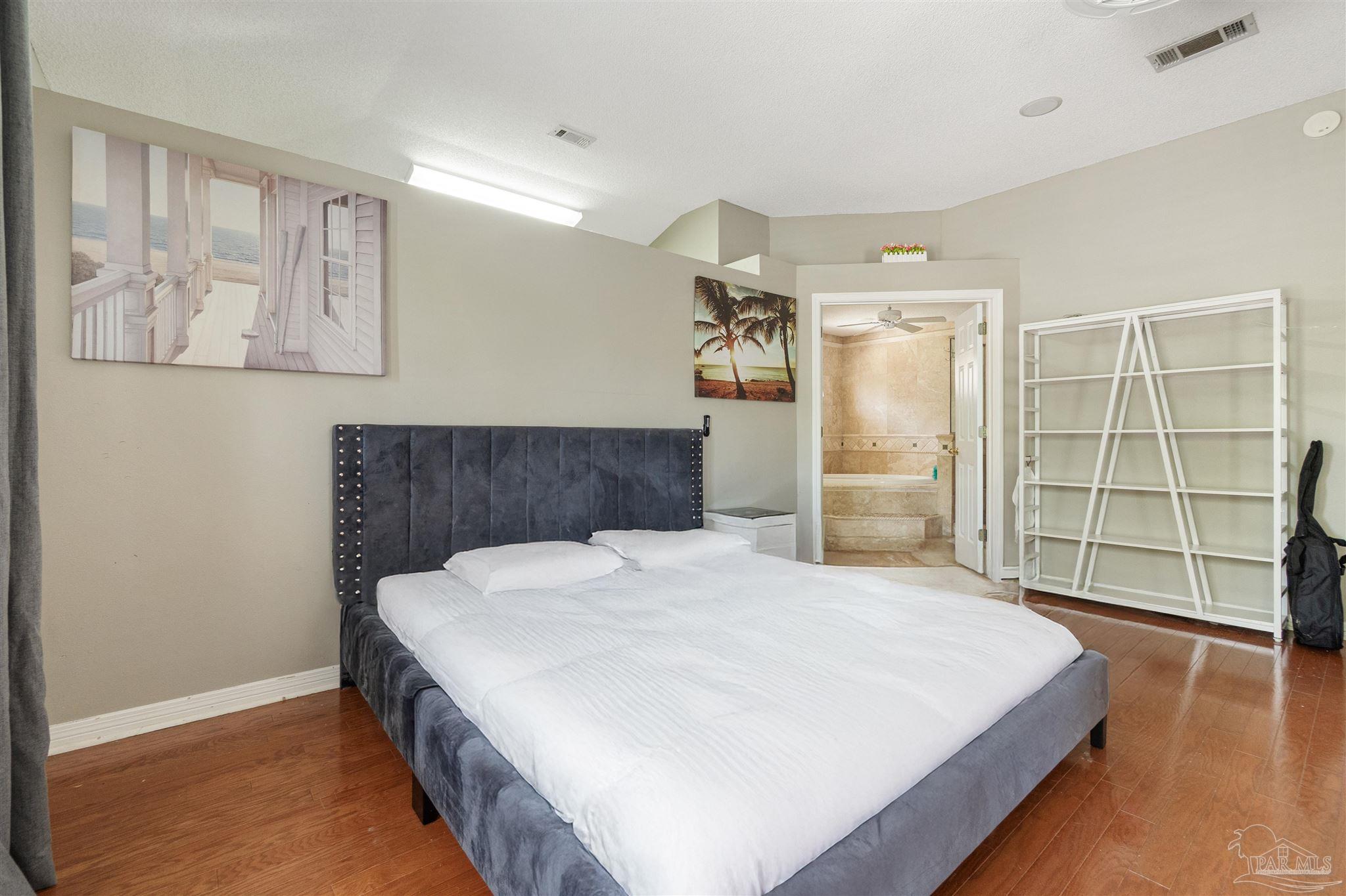 3377 Crestview Ln