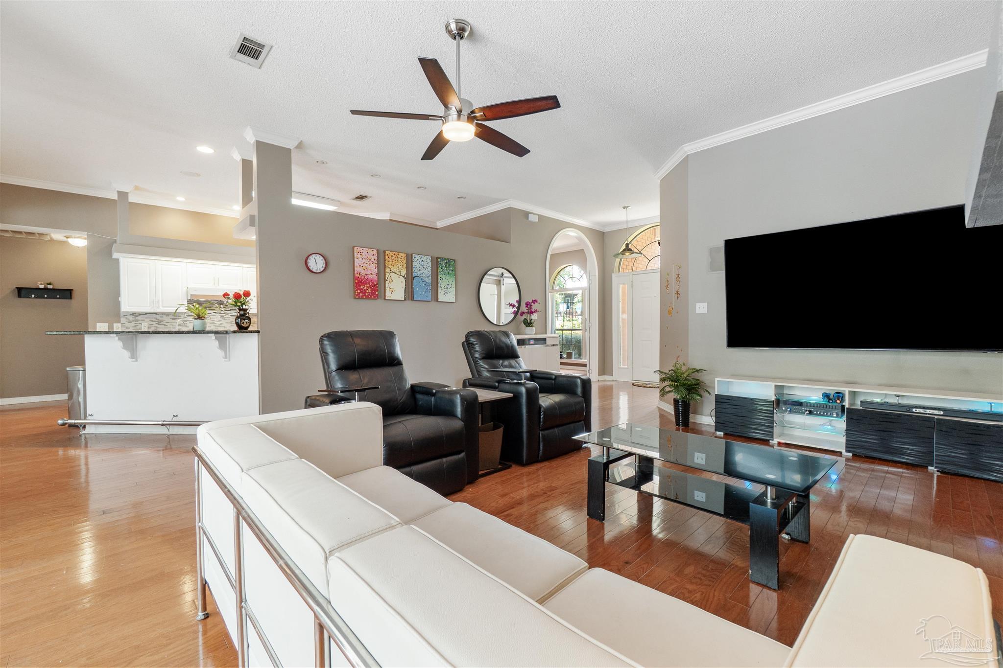 3377 Crestview Ln