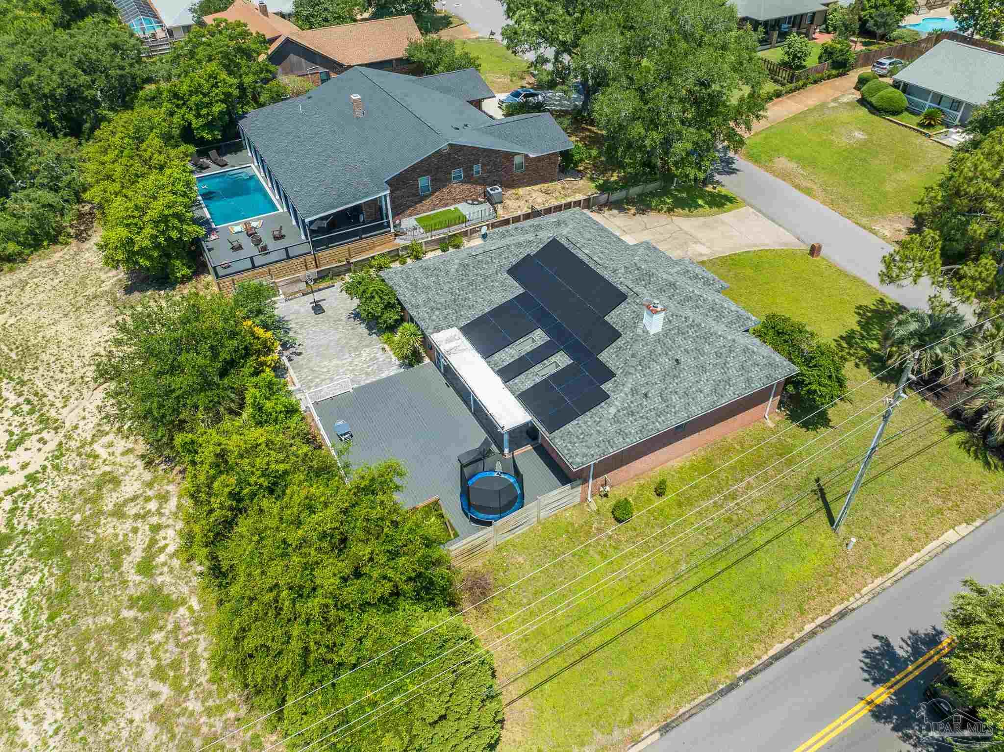 3377 Crestview Ln