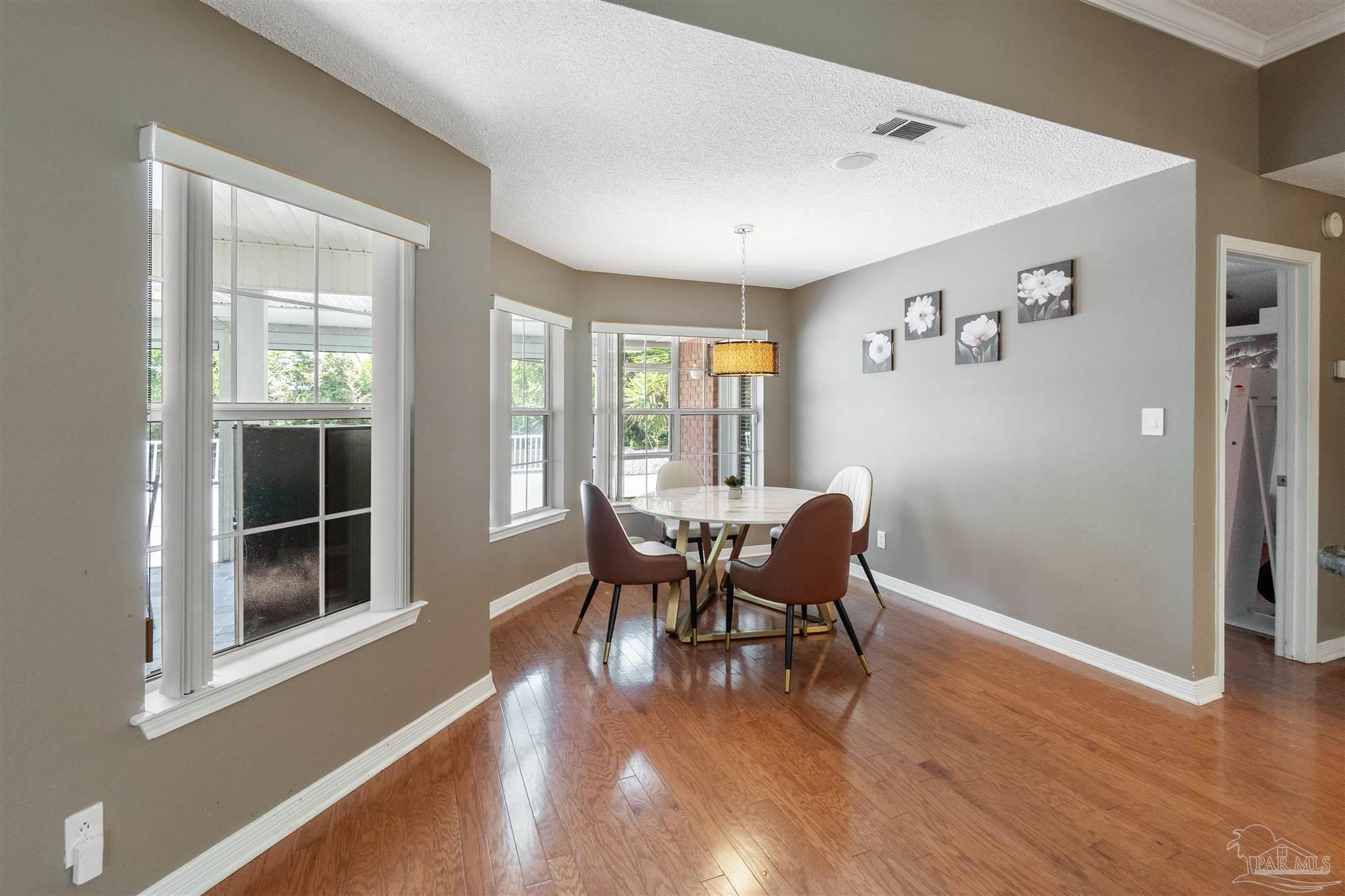 3377 Crestview Ln