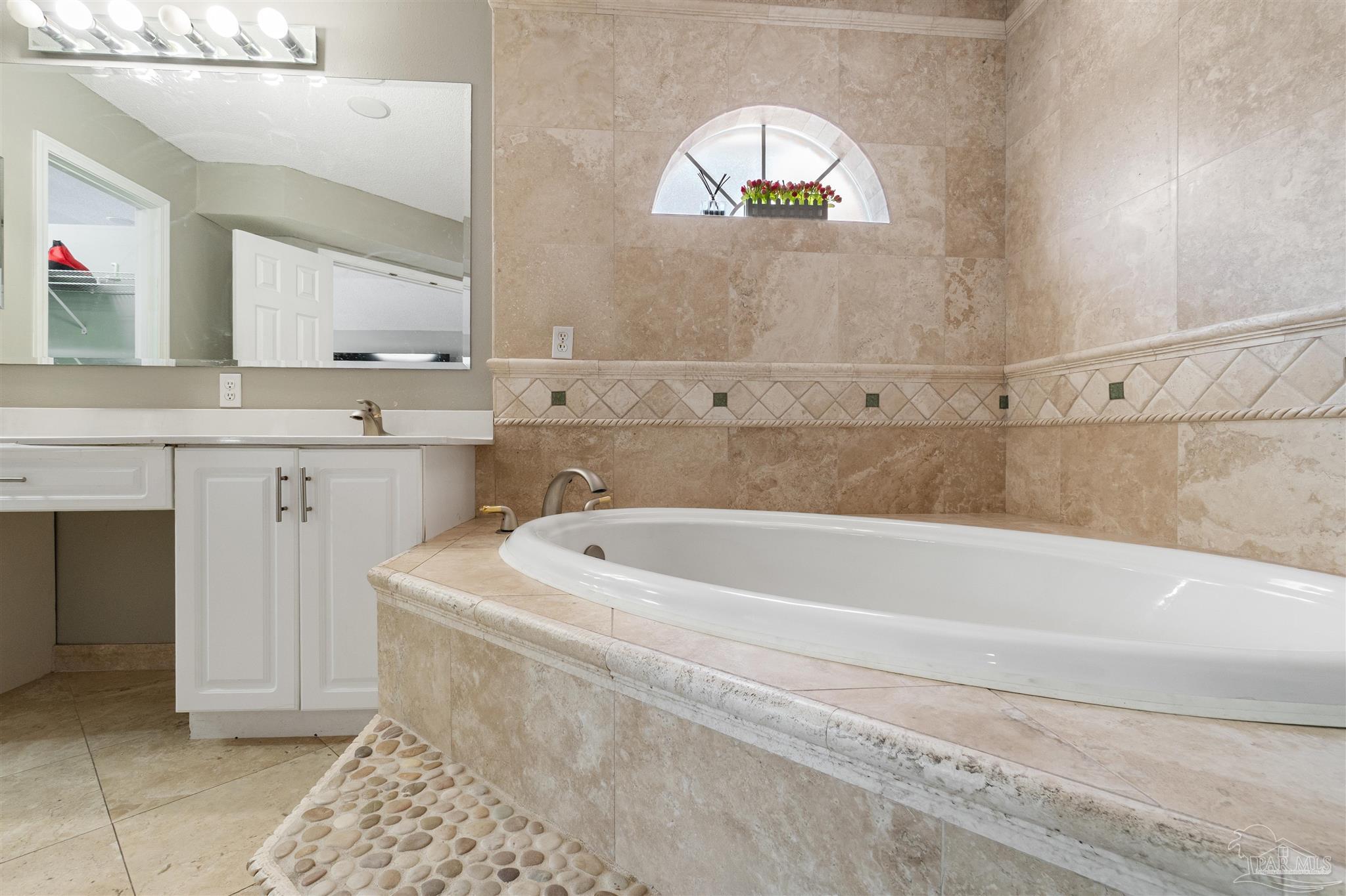 3377 Crestview Ln