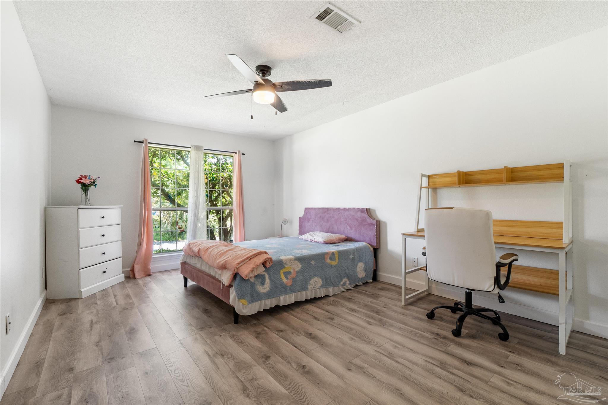 3377 Crestview Ln