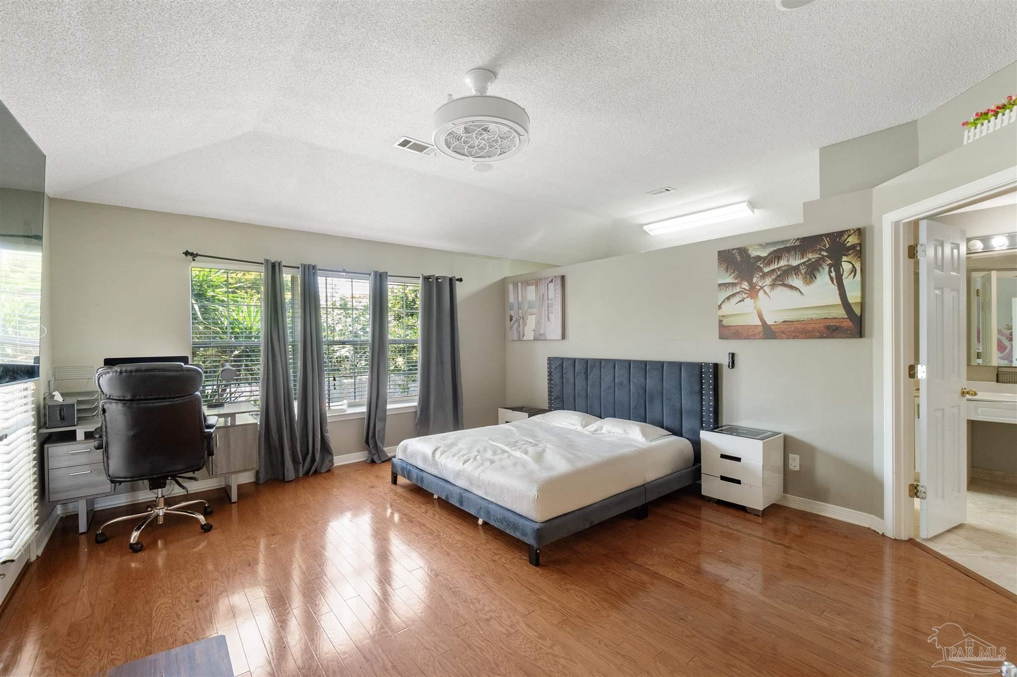 3377 Crestview Ln