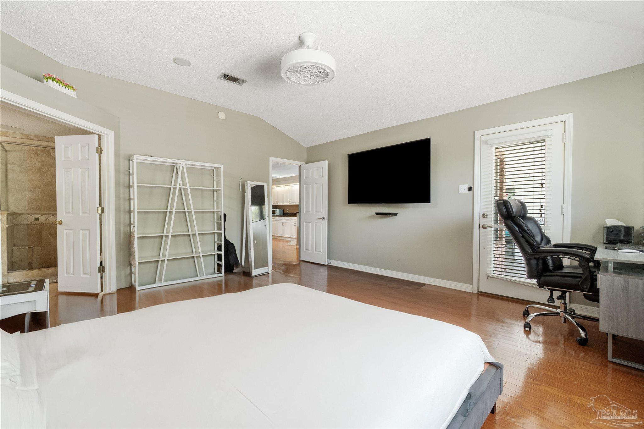3377 Crestview Ln