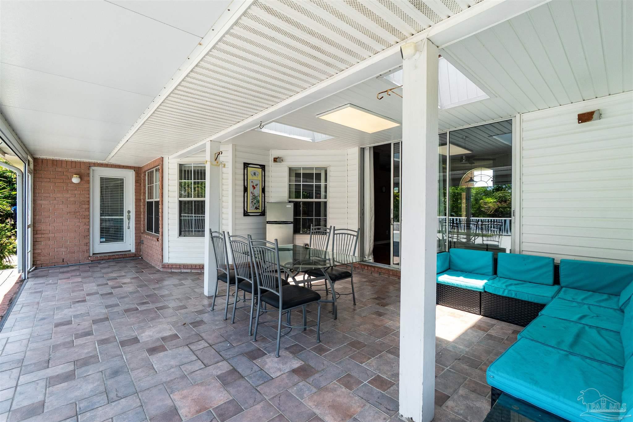 3377 Crestview Ln