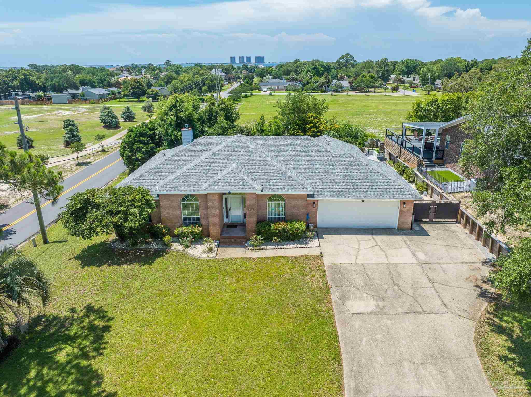 3377 Crestview Ln