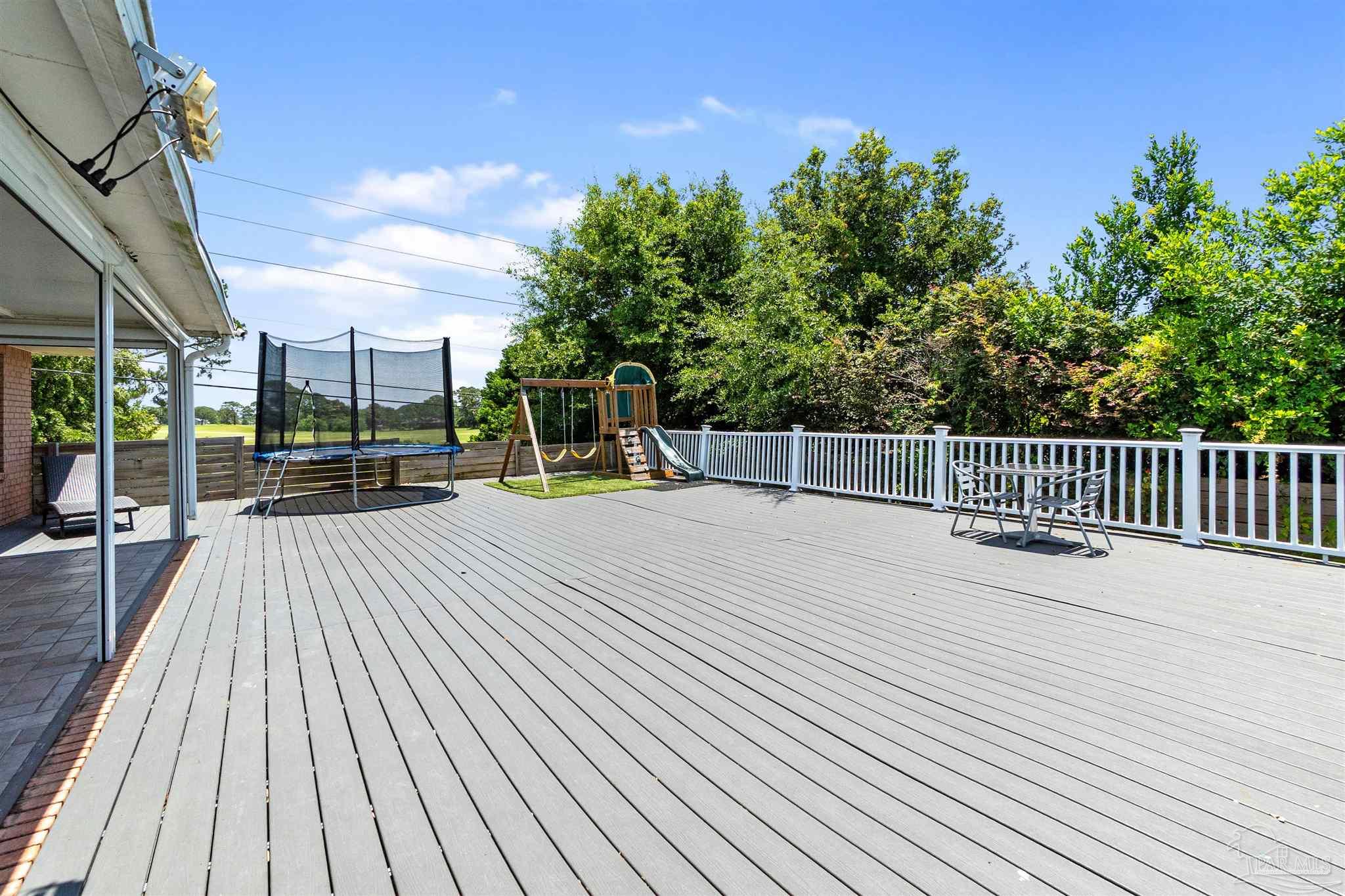 3377 Crestview Ln