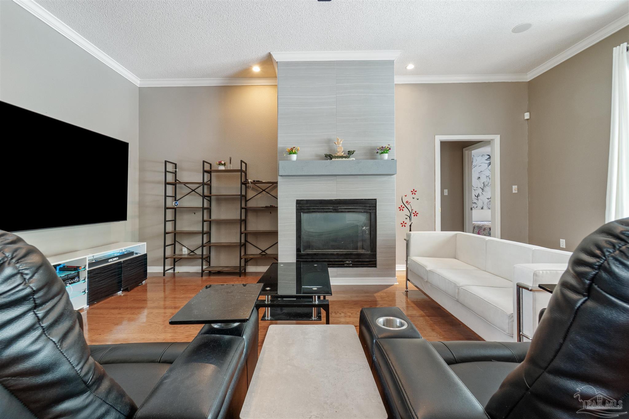 3377 Crestview Ln