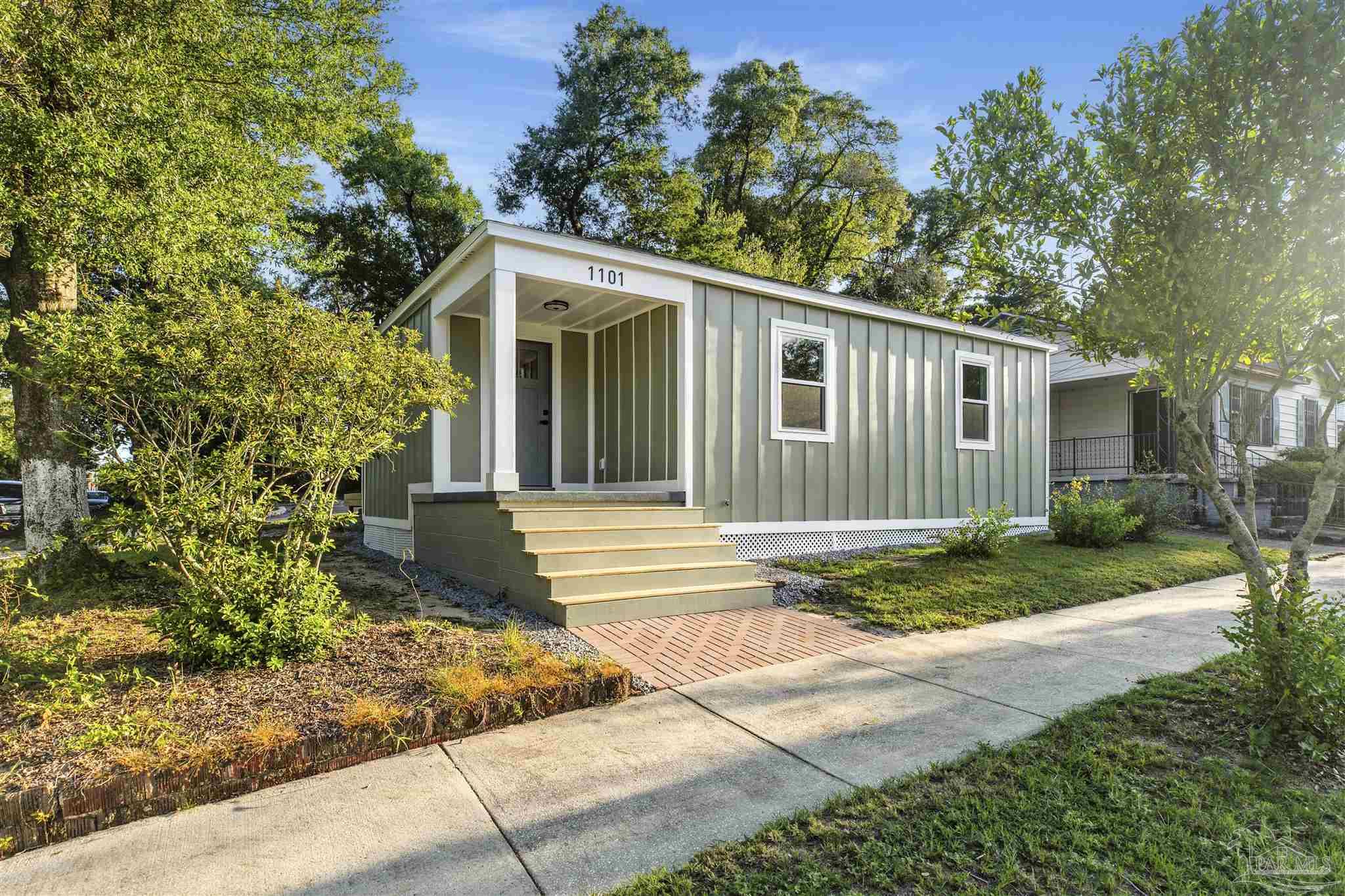 1101 W Lloyd St