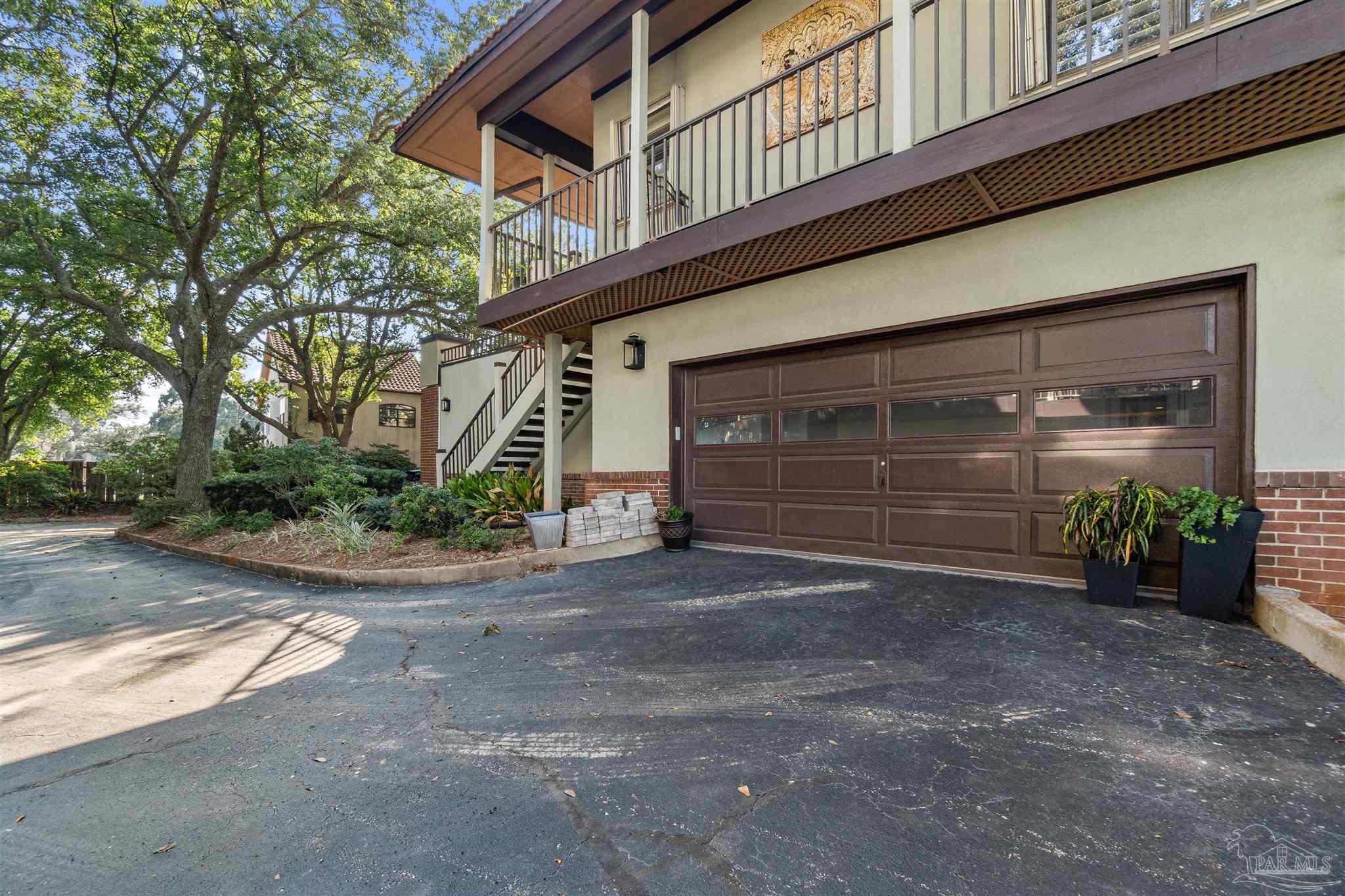 70 Baybridge Dr