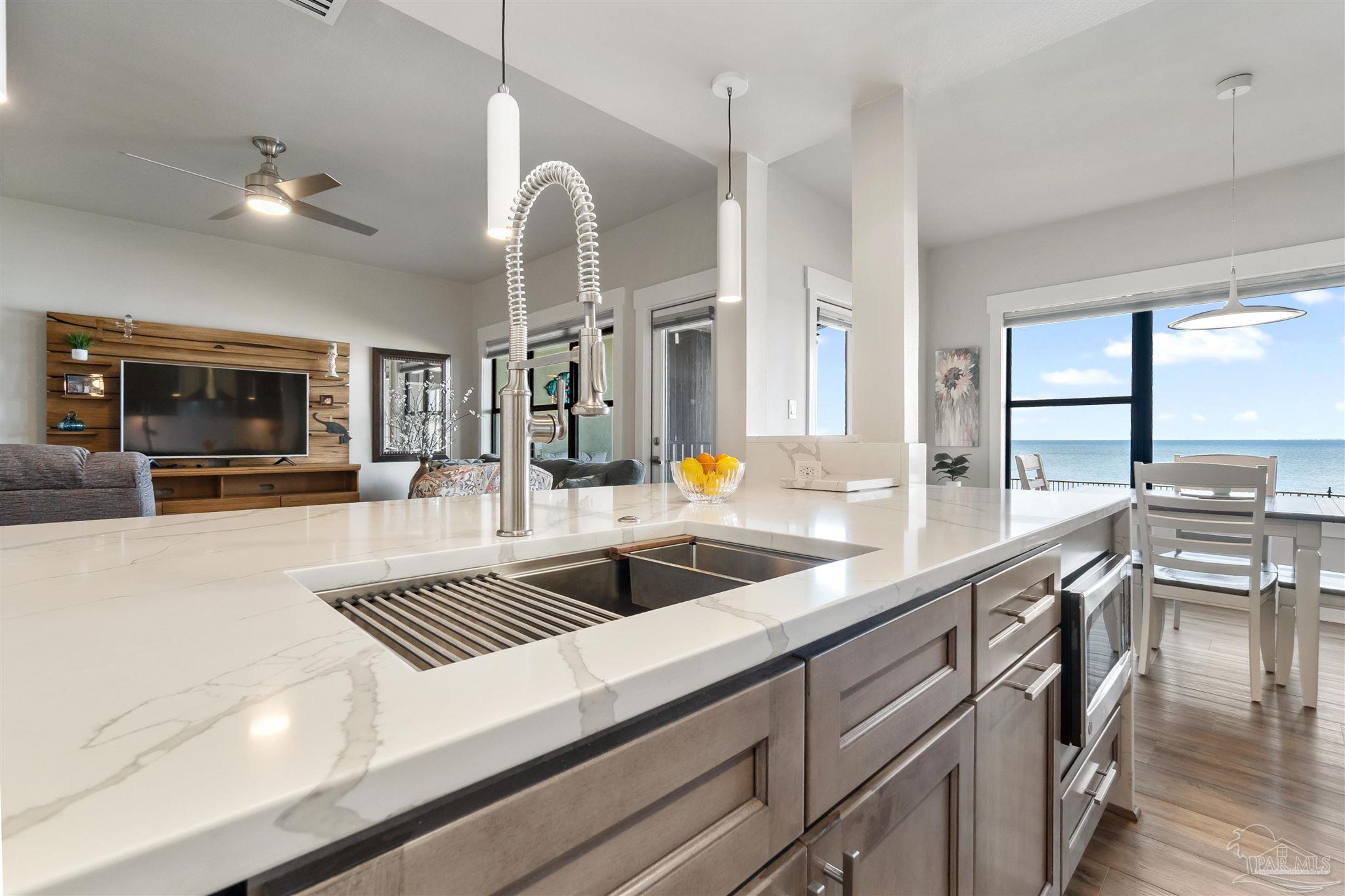 70 Baybridge Dr