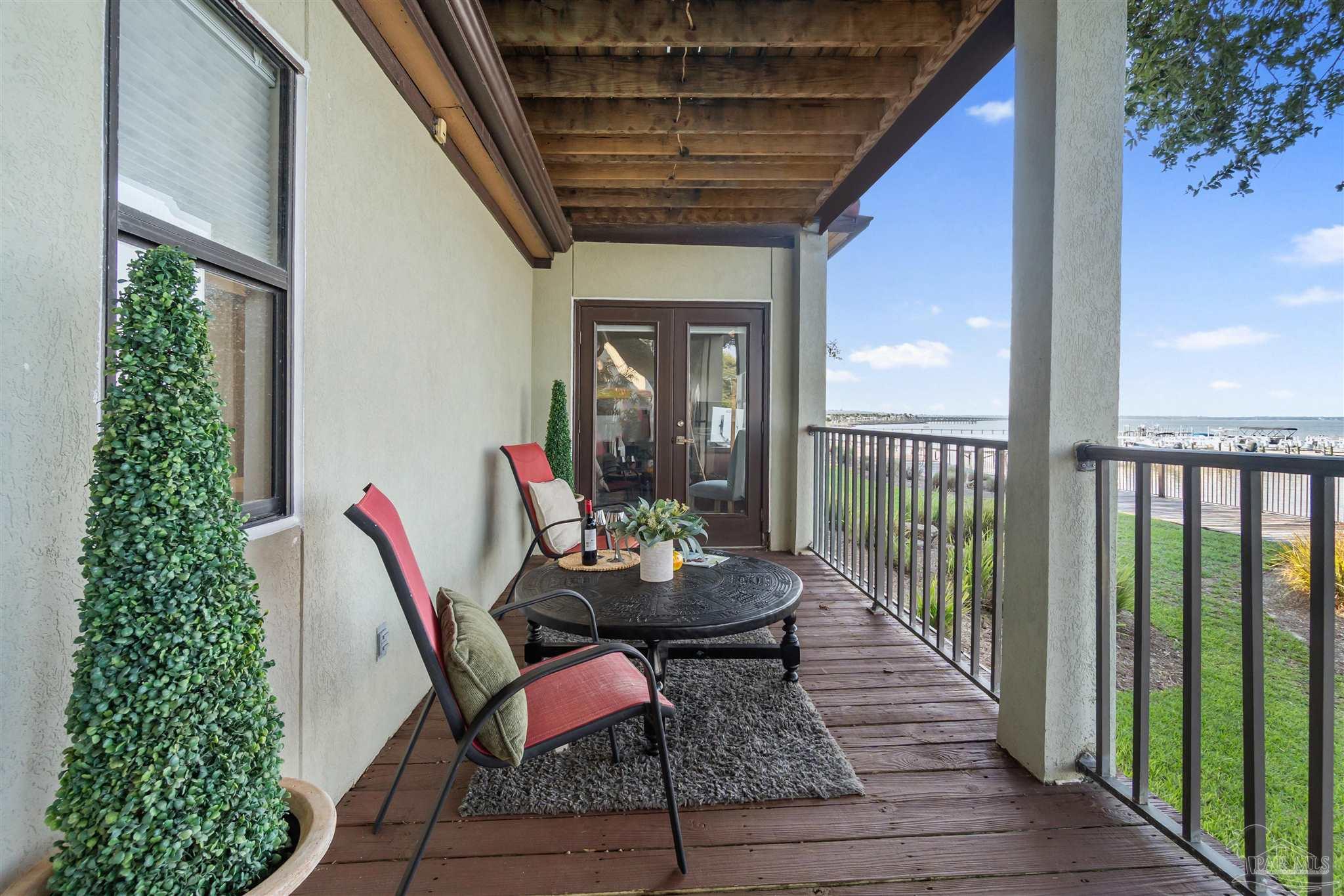 70 Baybridge Dr