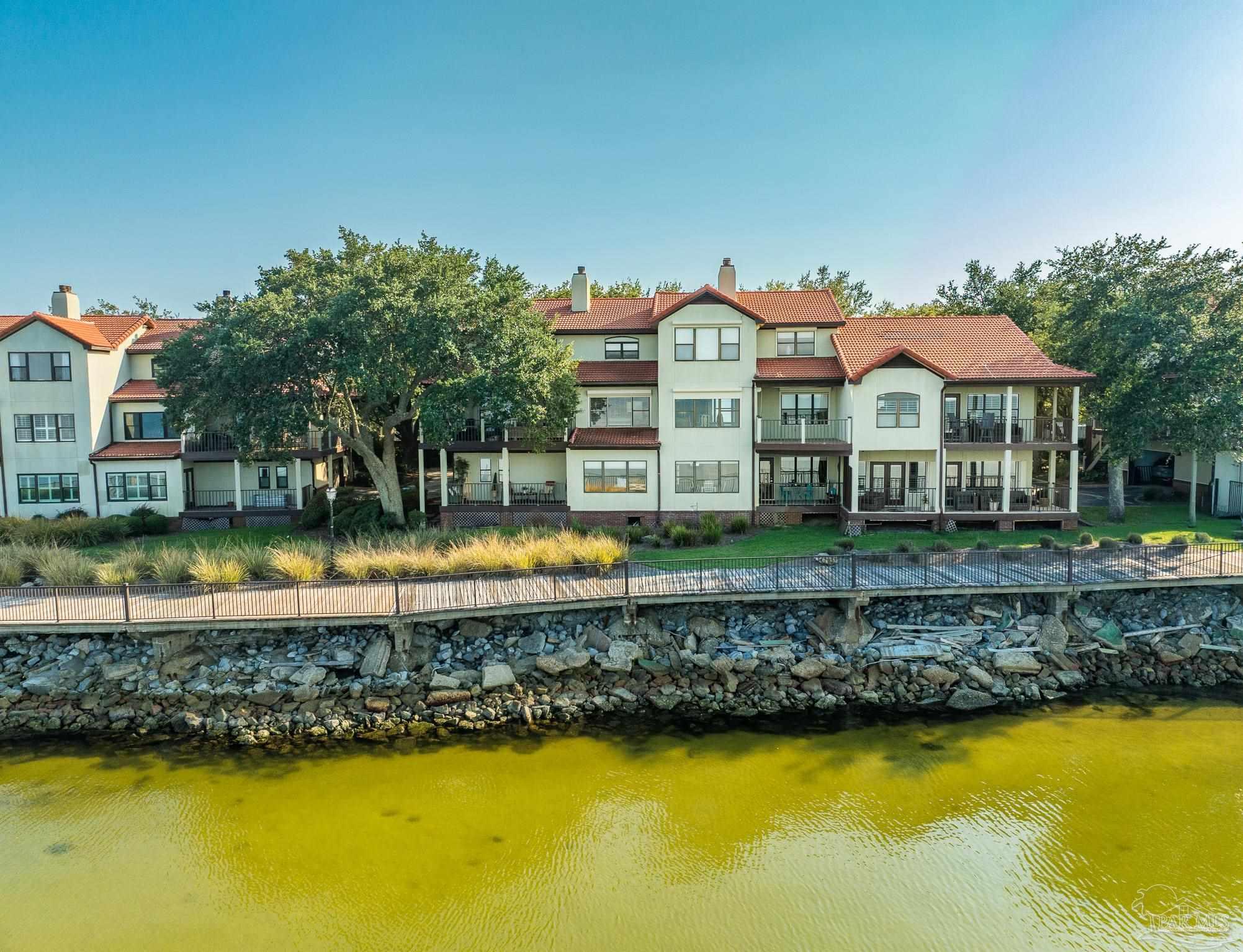 70 Baybridge Dr