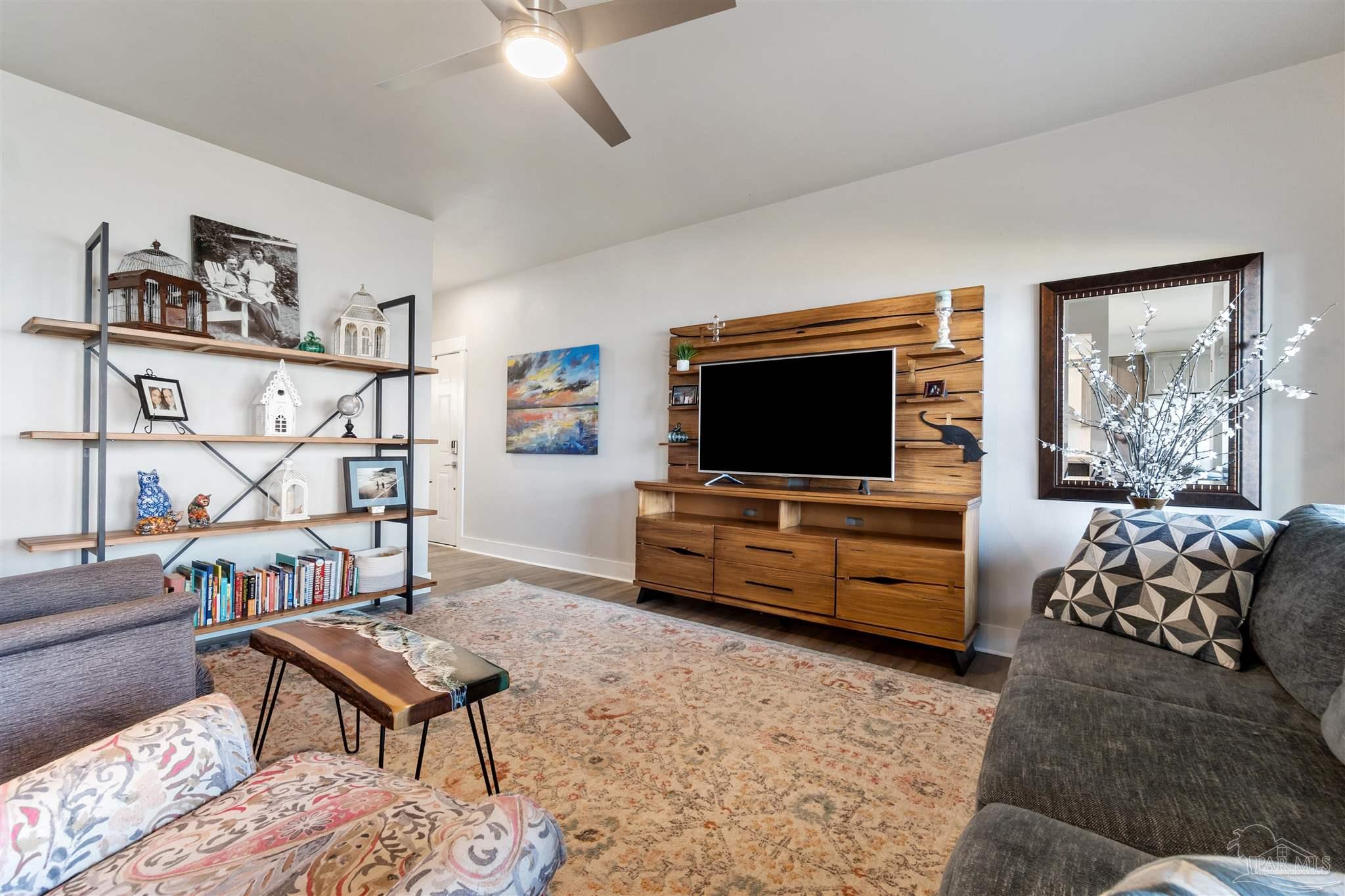70 Baybridge Dr