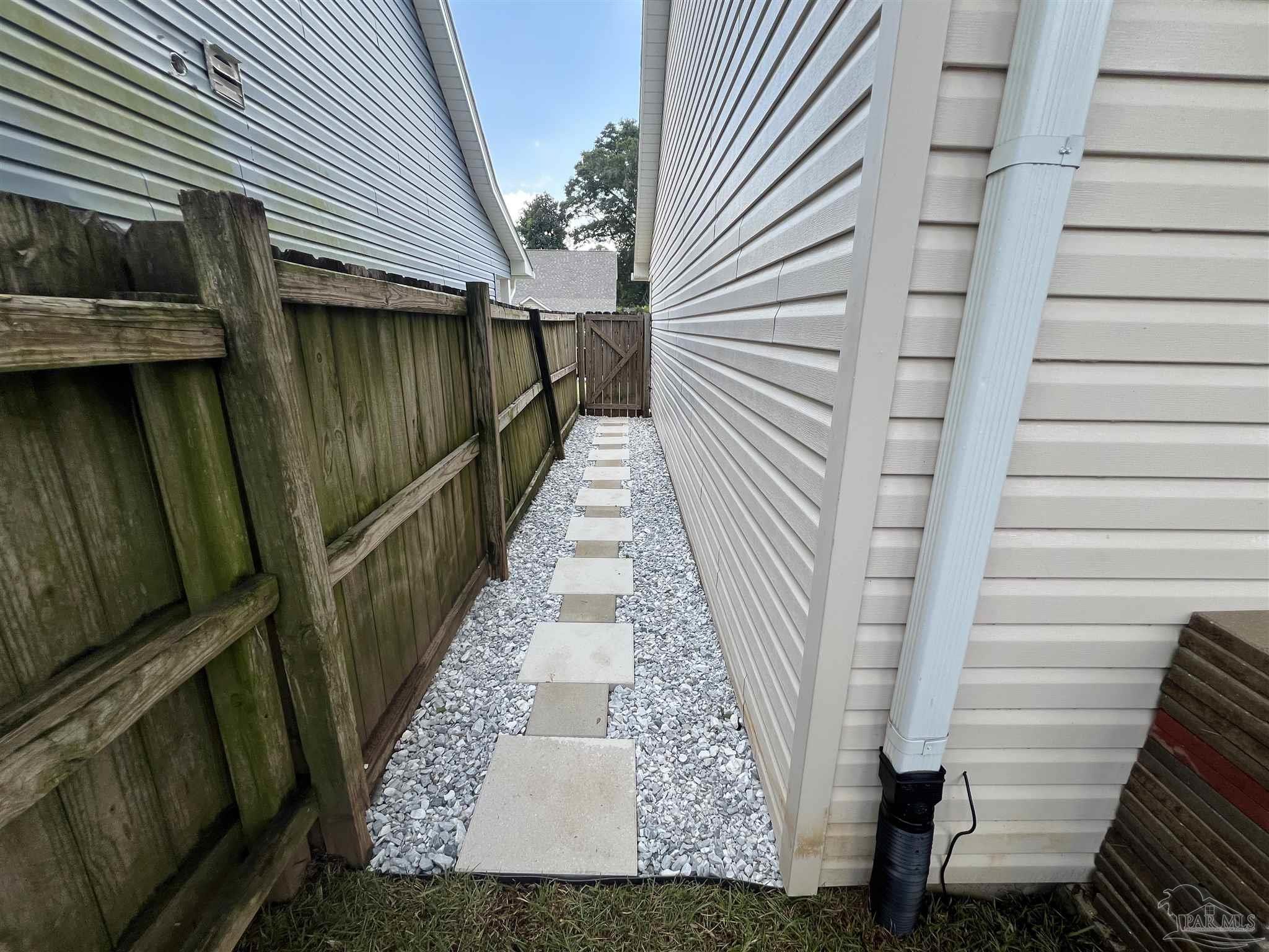 7100 Heather Oaks Dr