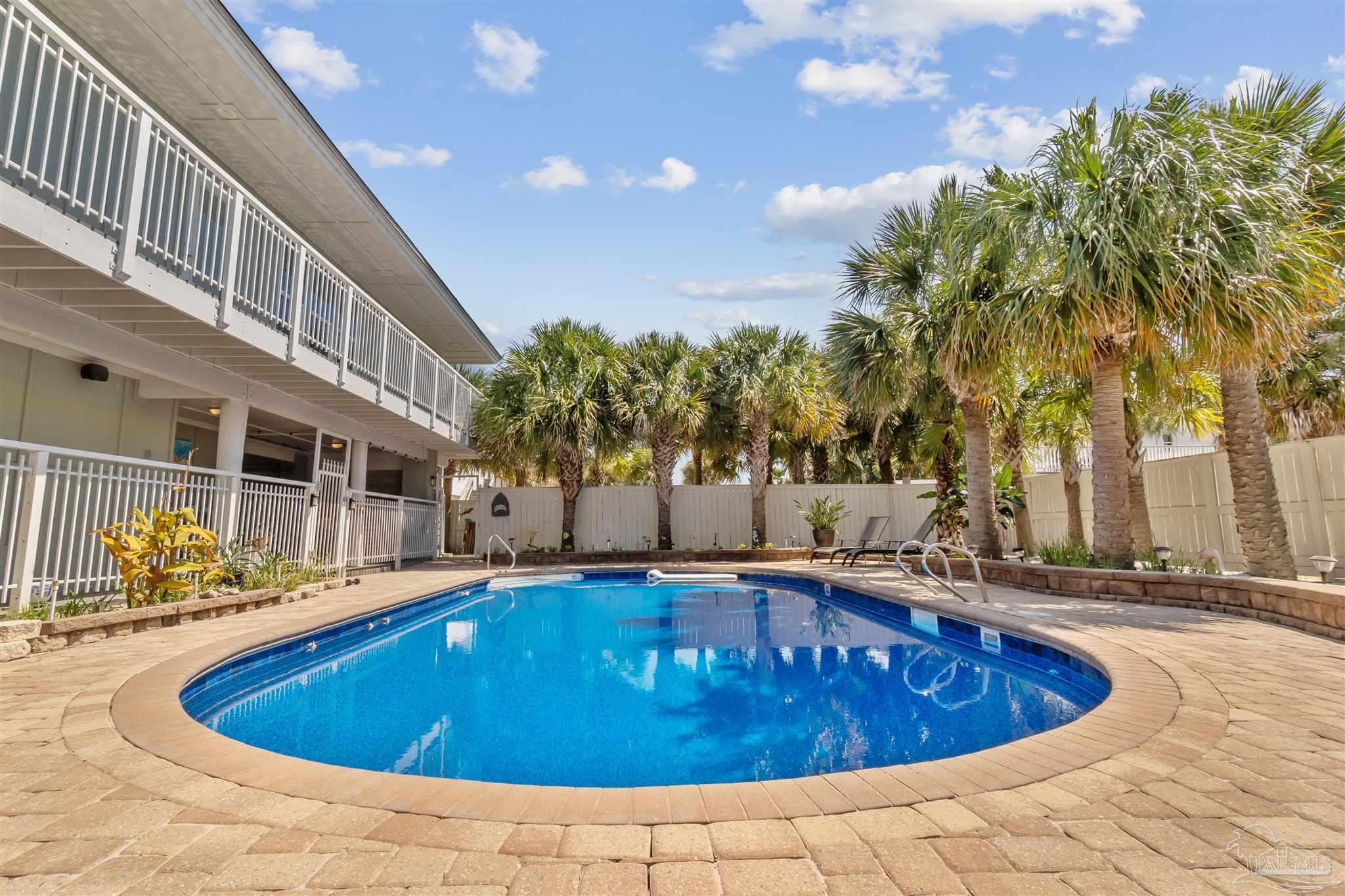 808 Via Deluna Dr