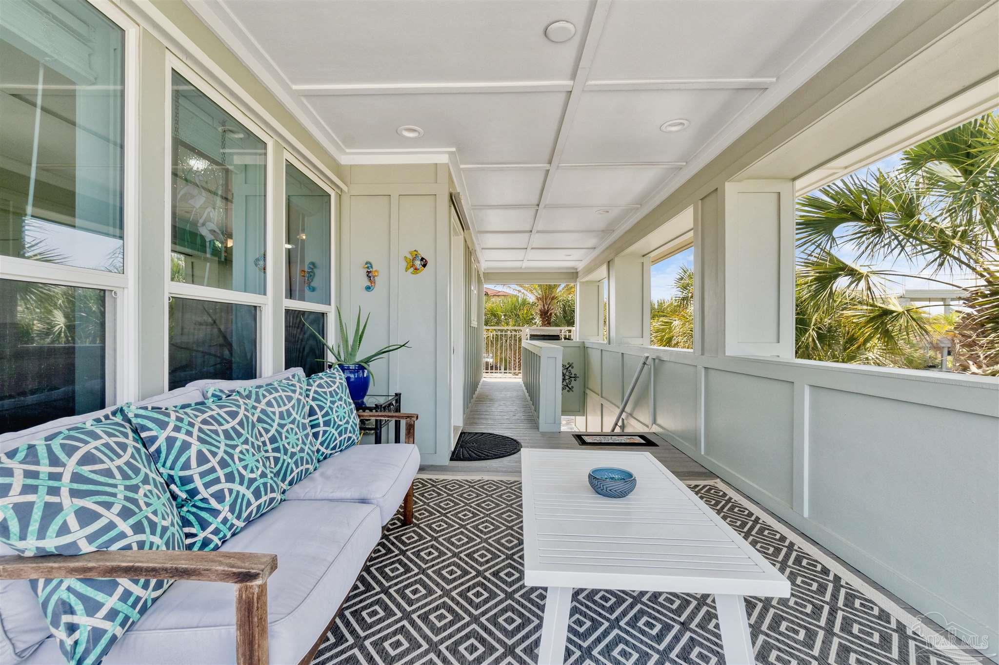 808 Via Deluna Dr