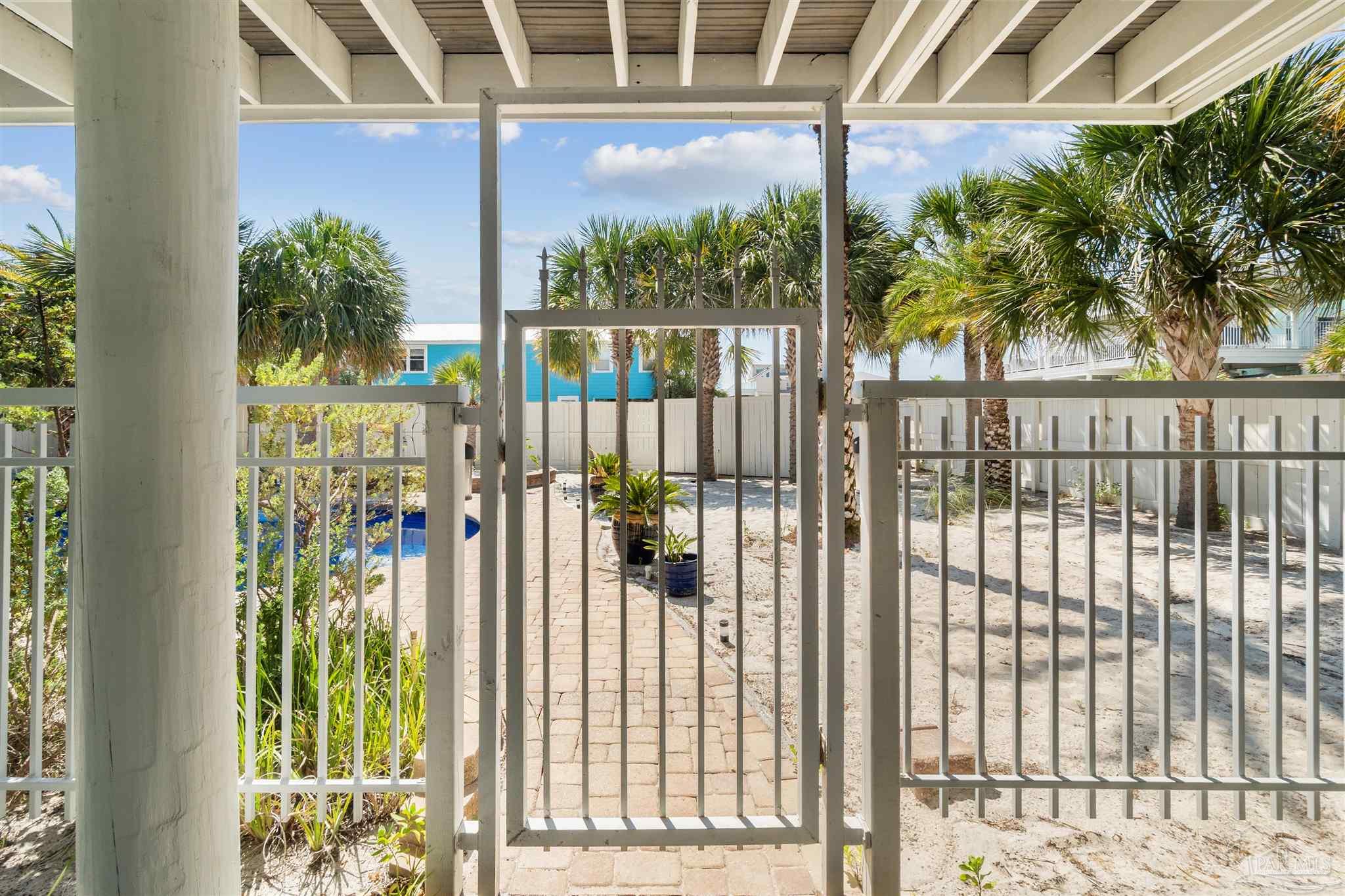 808 Via Deluna Dr