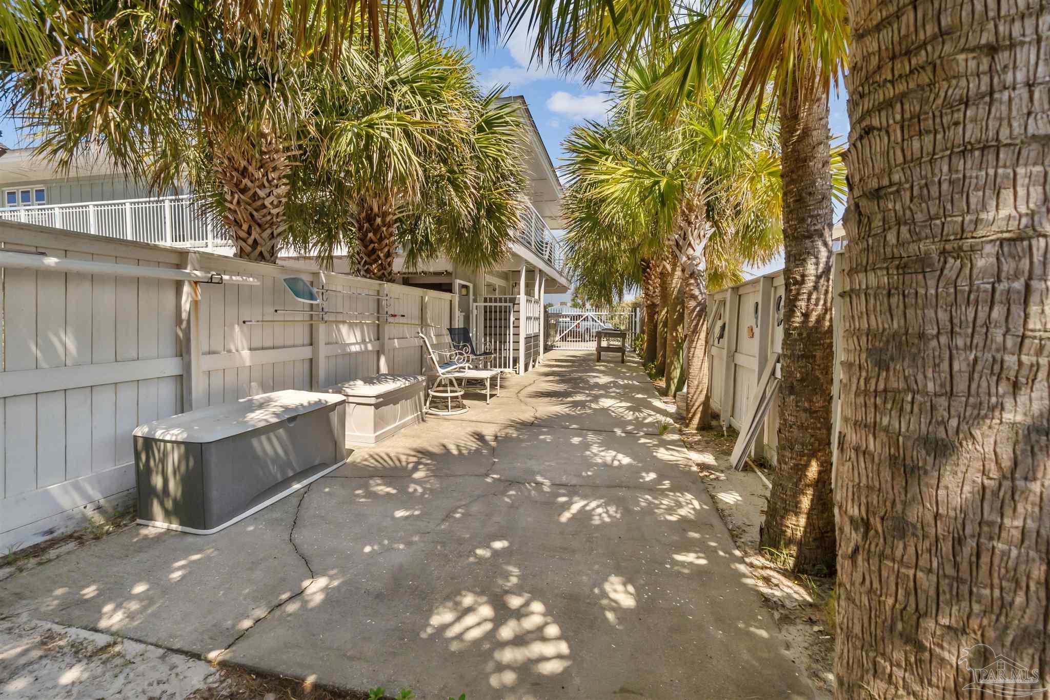 808 Via Deluna Dr