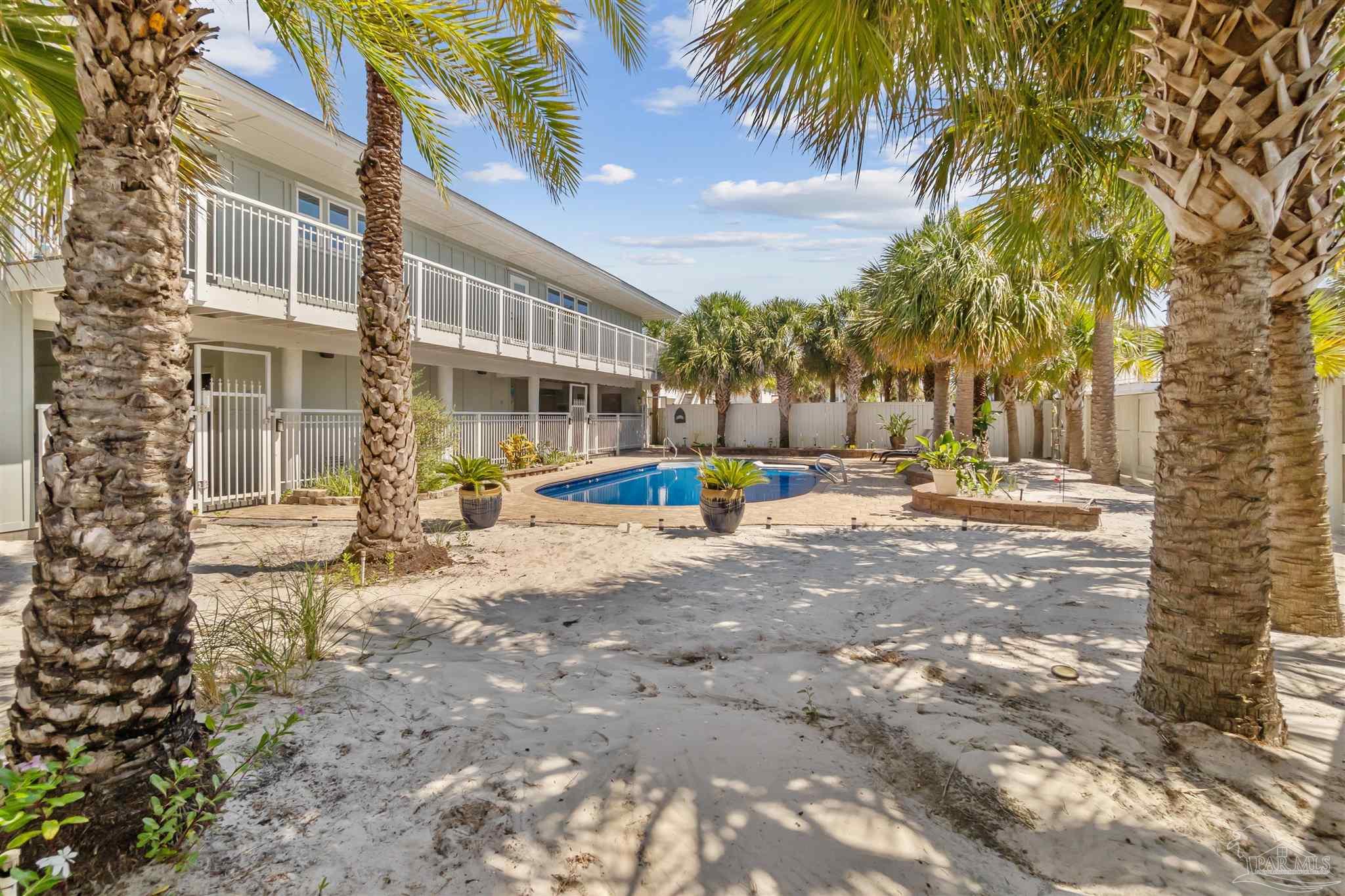 808 Via Deluna Dr