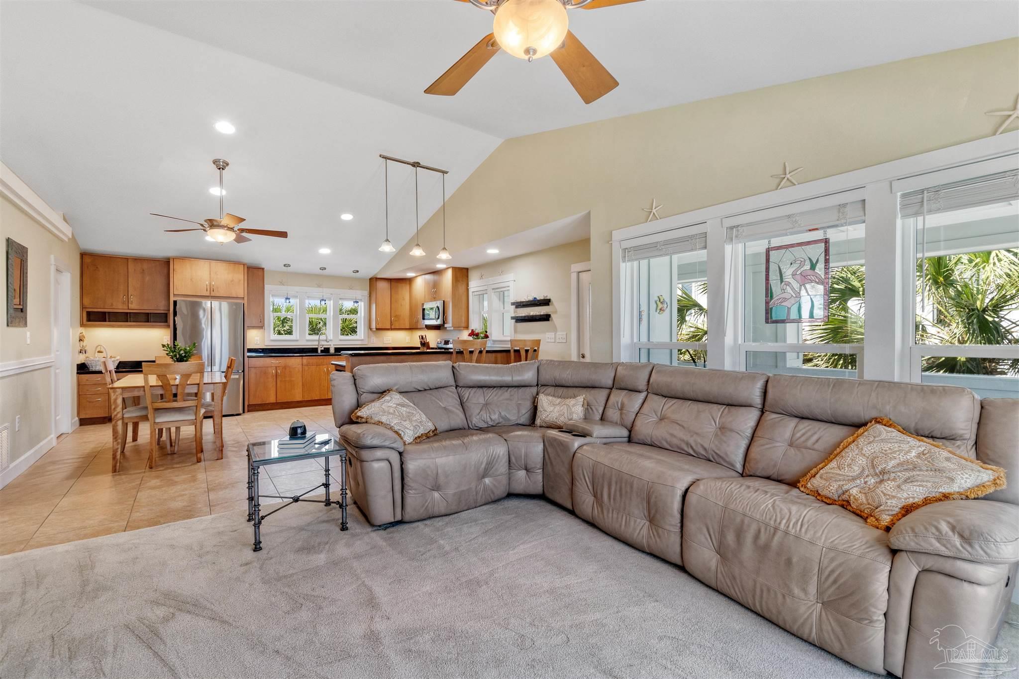 808 Via Deluna Dr