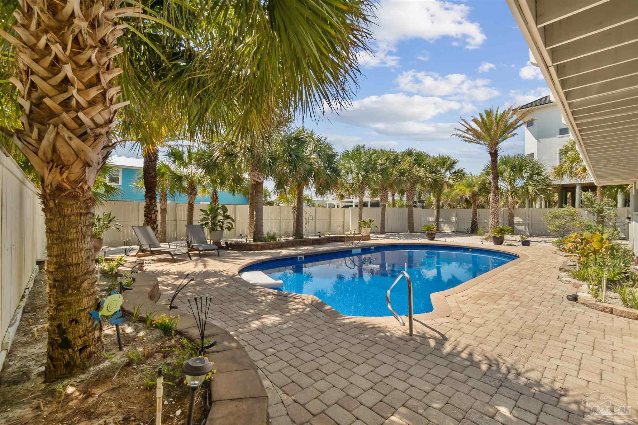 808 Via Deluna Dr
