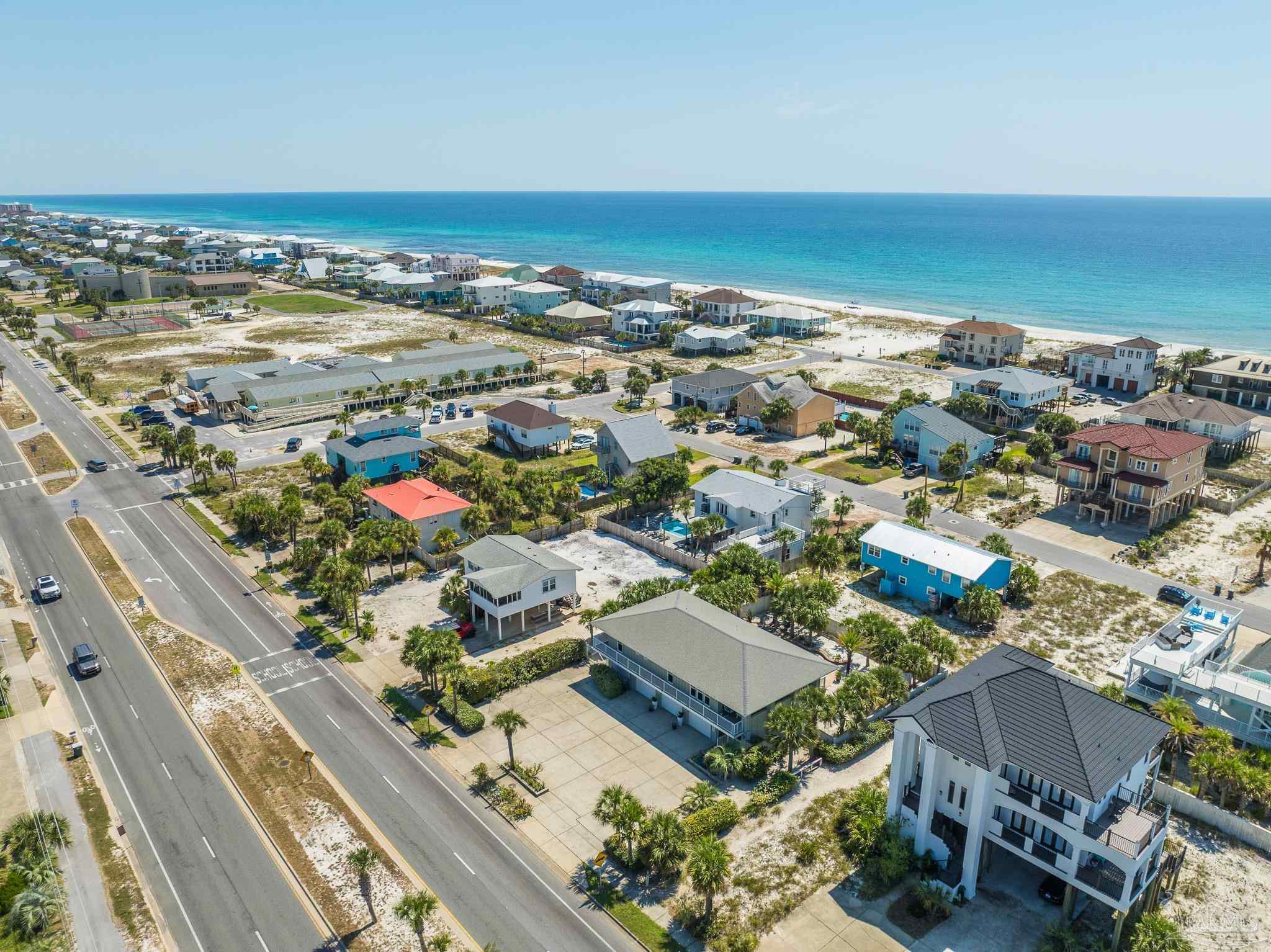 808 Via Deluna Dr