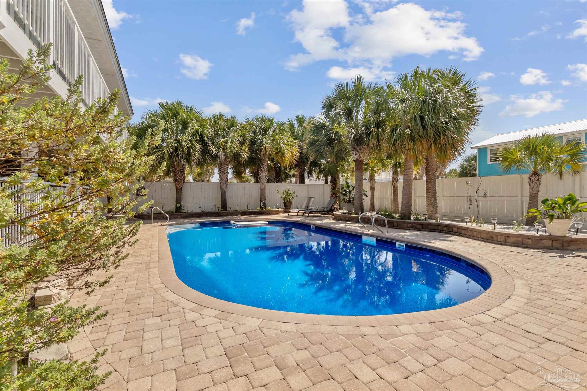 808 Via Deluna Dr
