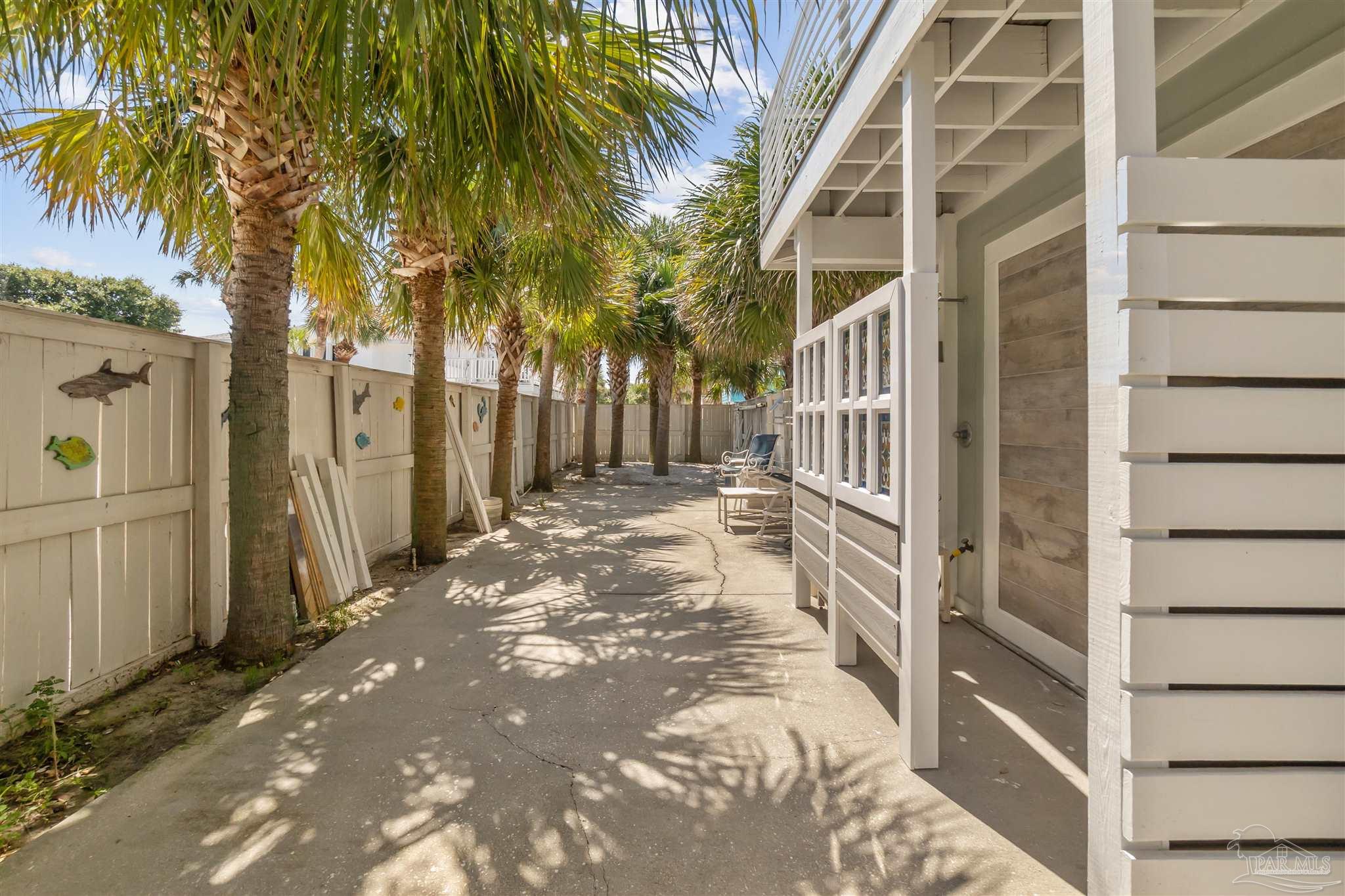 808 Via Deluna Dr