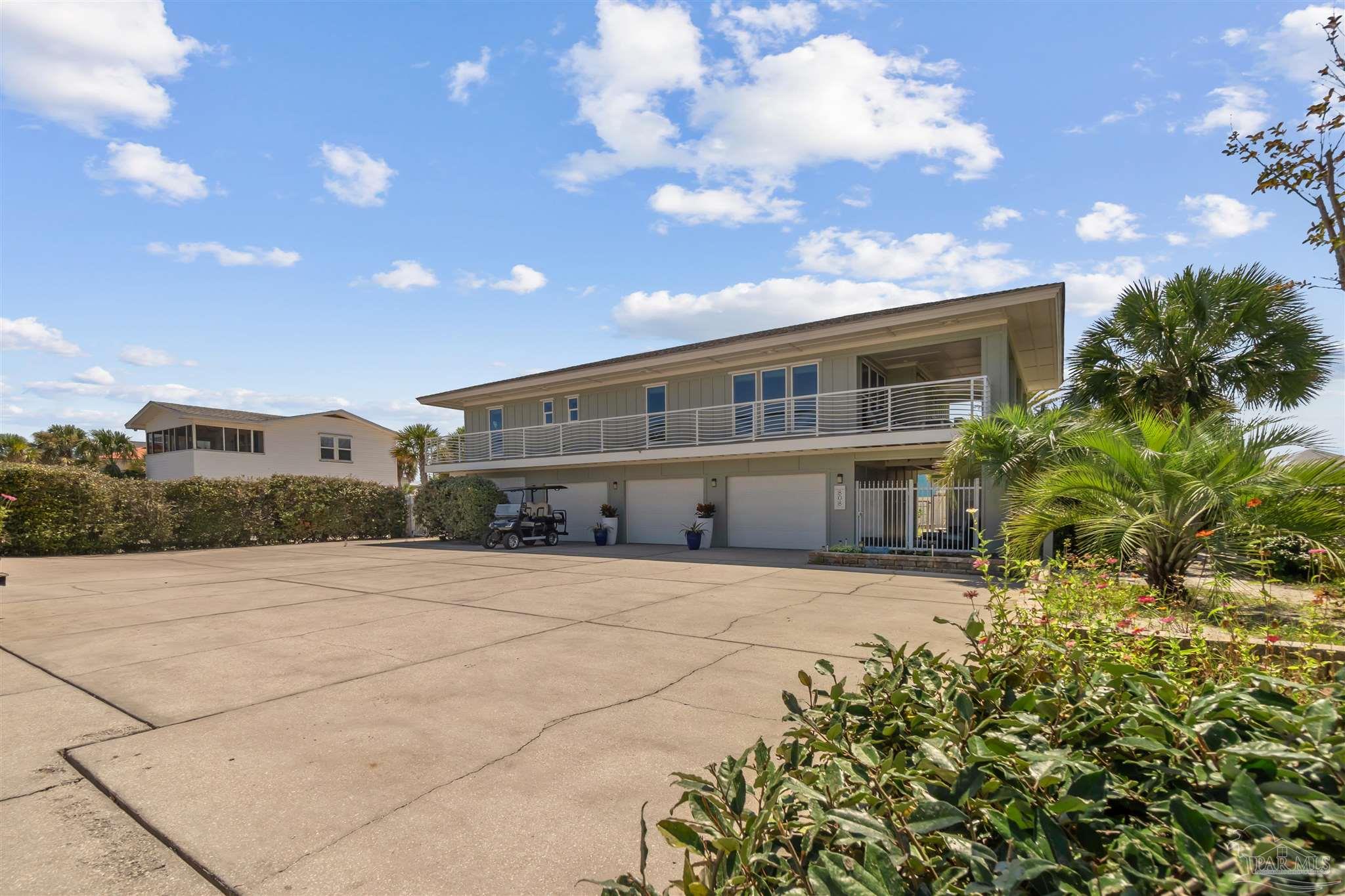 808 Via Deluna Dr