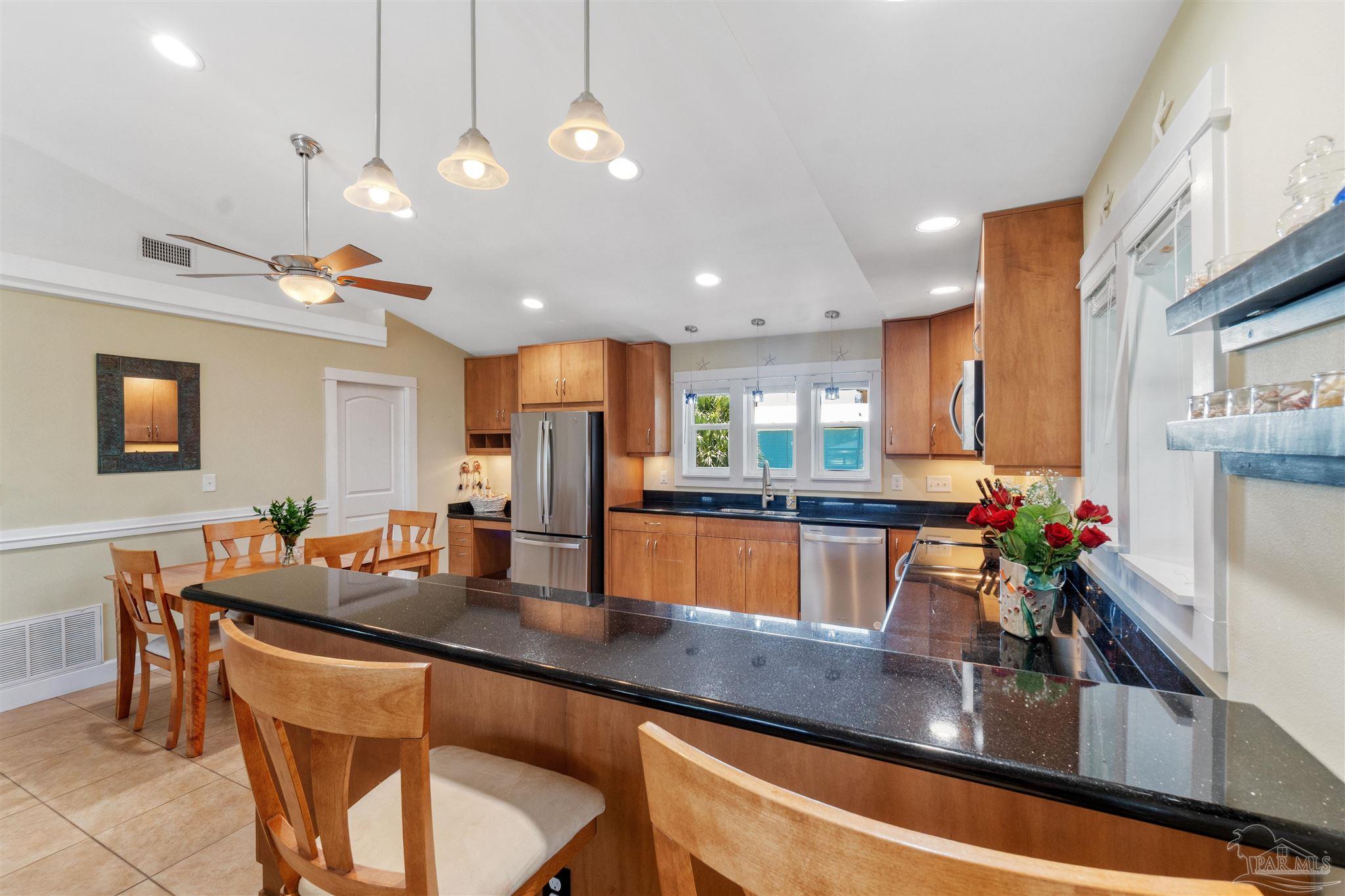 808 Via Deluna Dr
