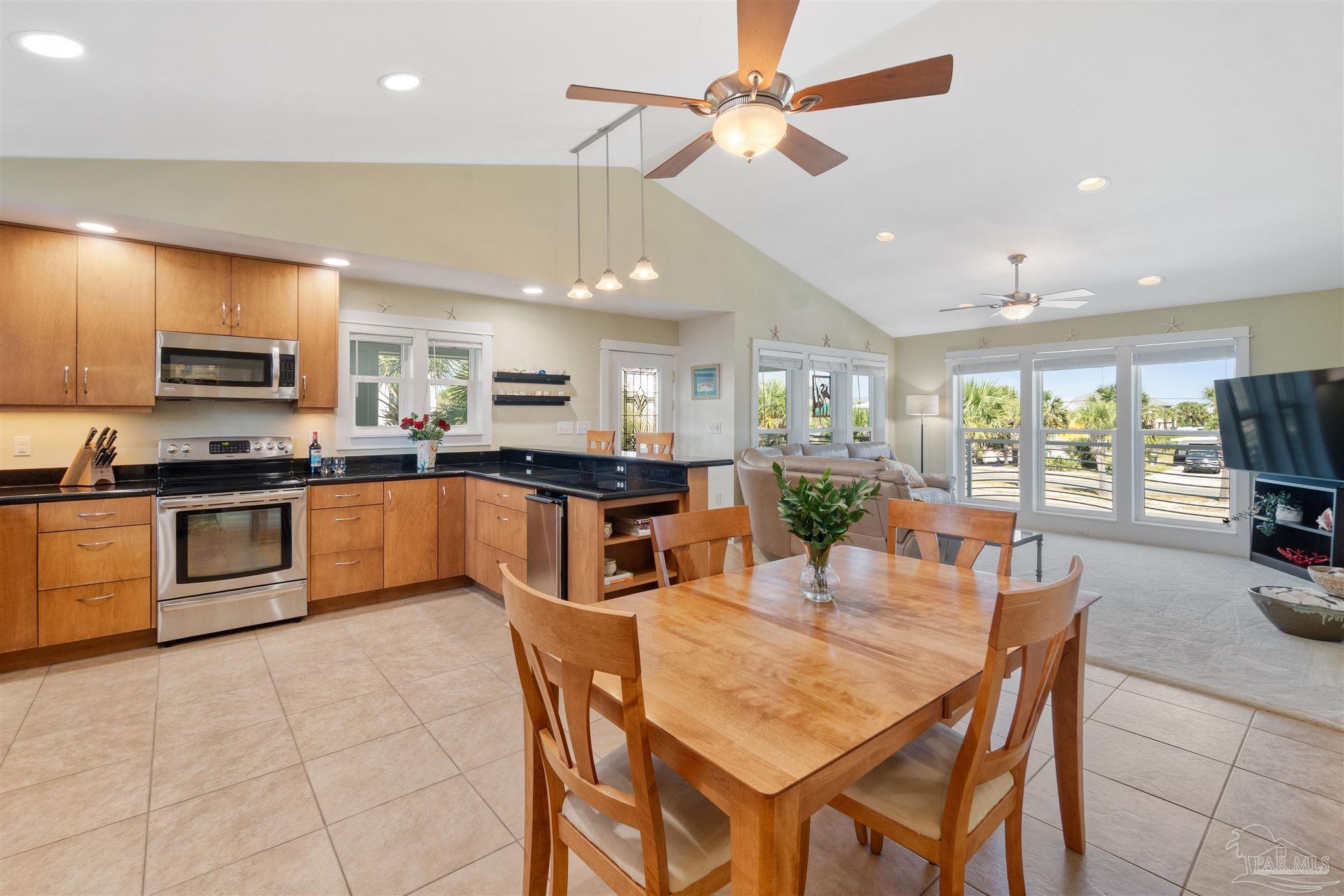 808 Via Deluna Dr