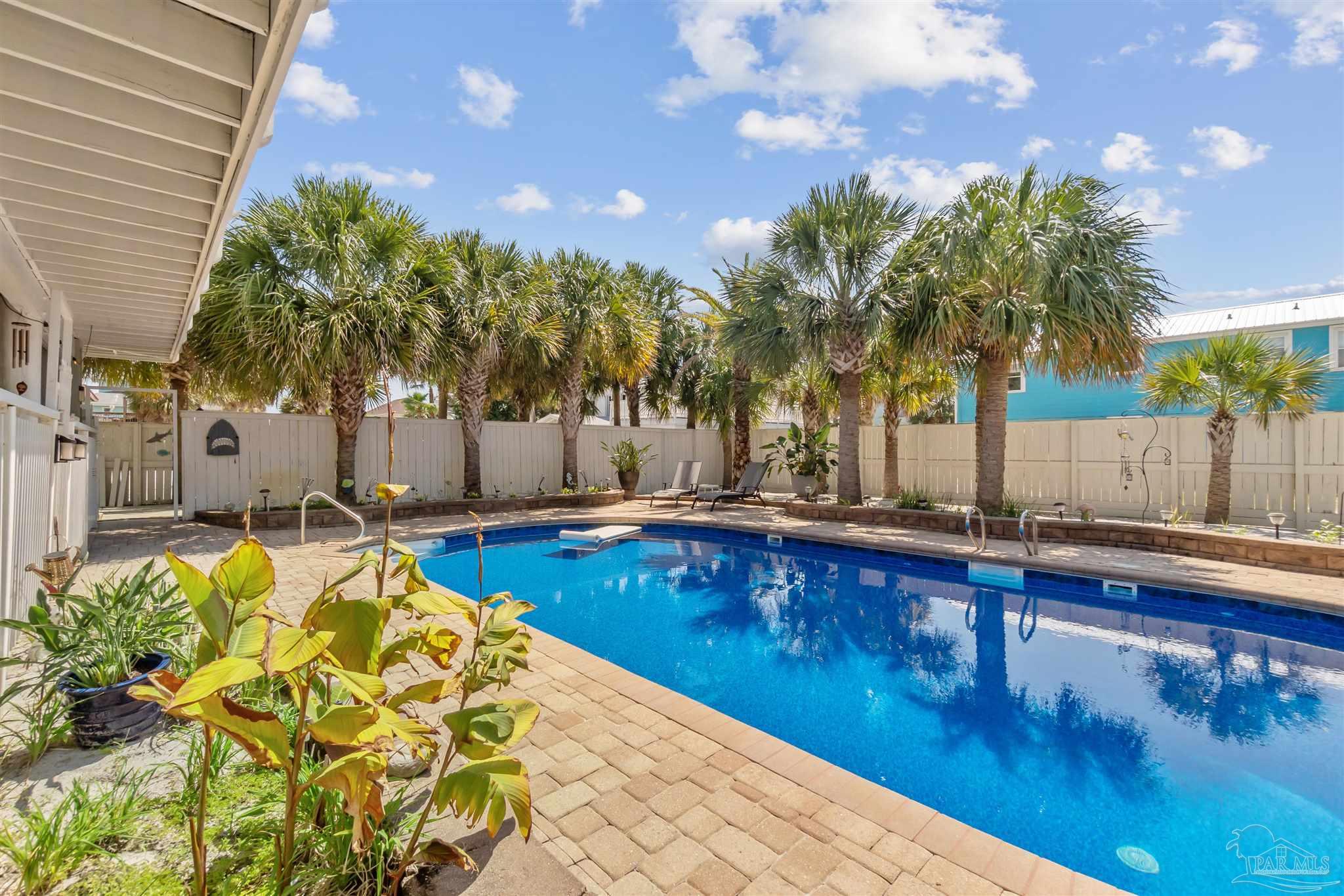808 Via Deluna Dr