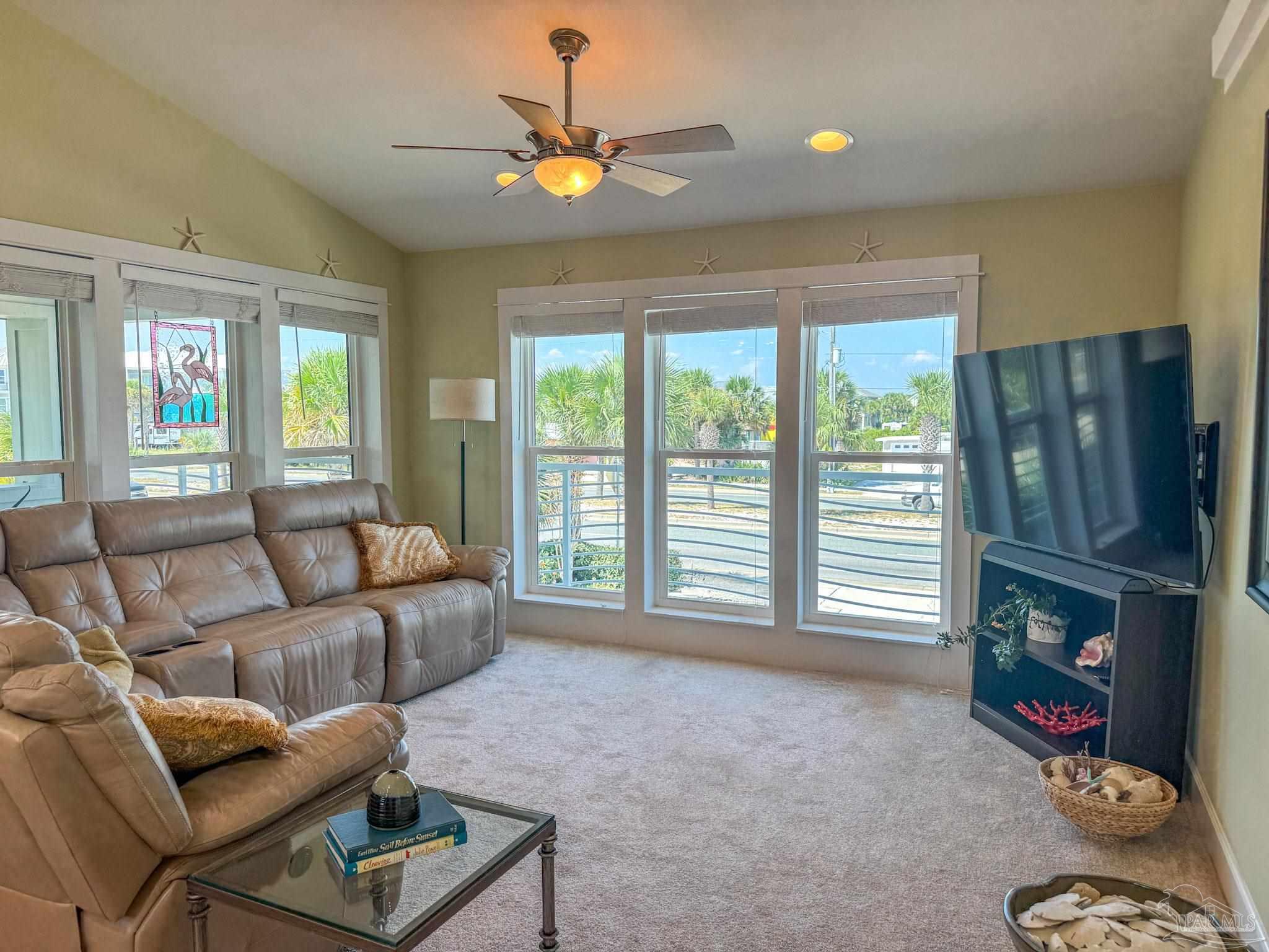 808 Via Deluna Dr