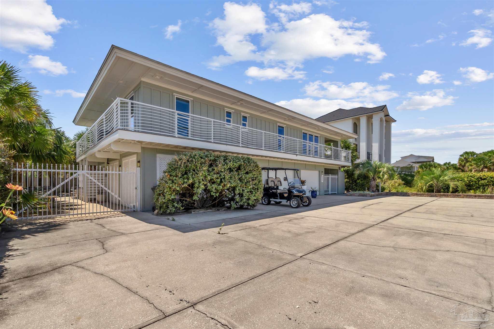 808 Via Deluna Dr