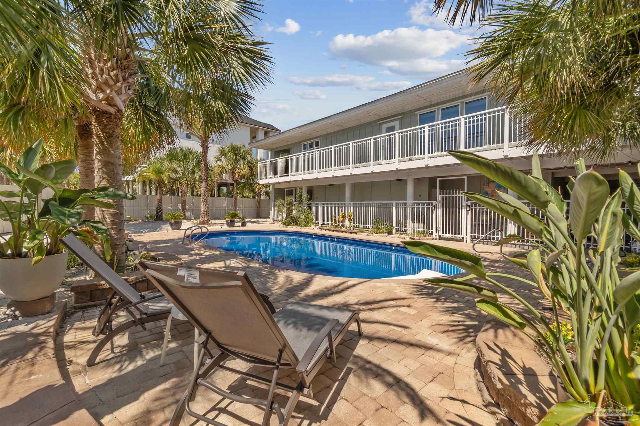 808 Via Deluna Dr