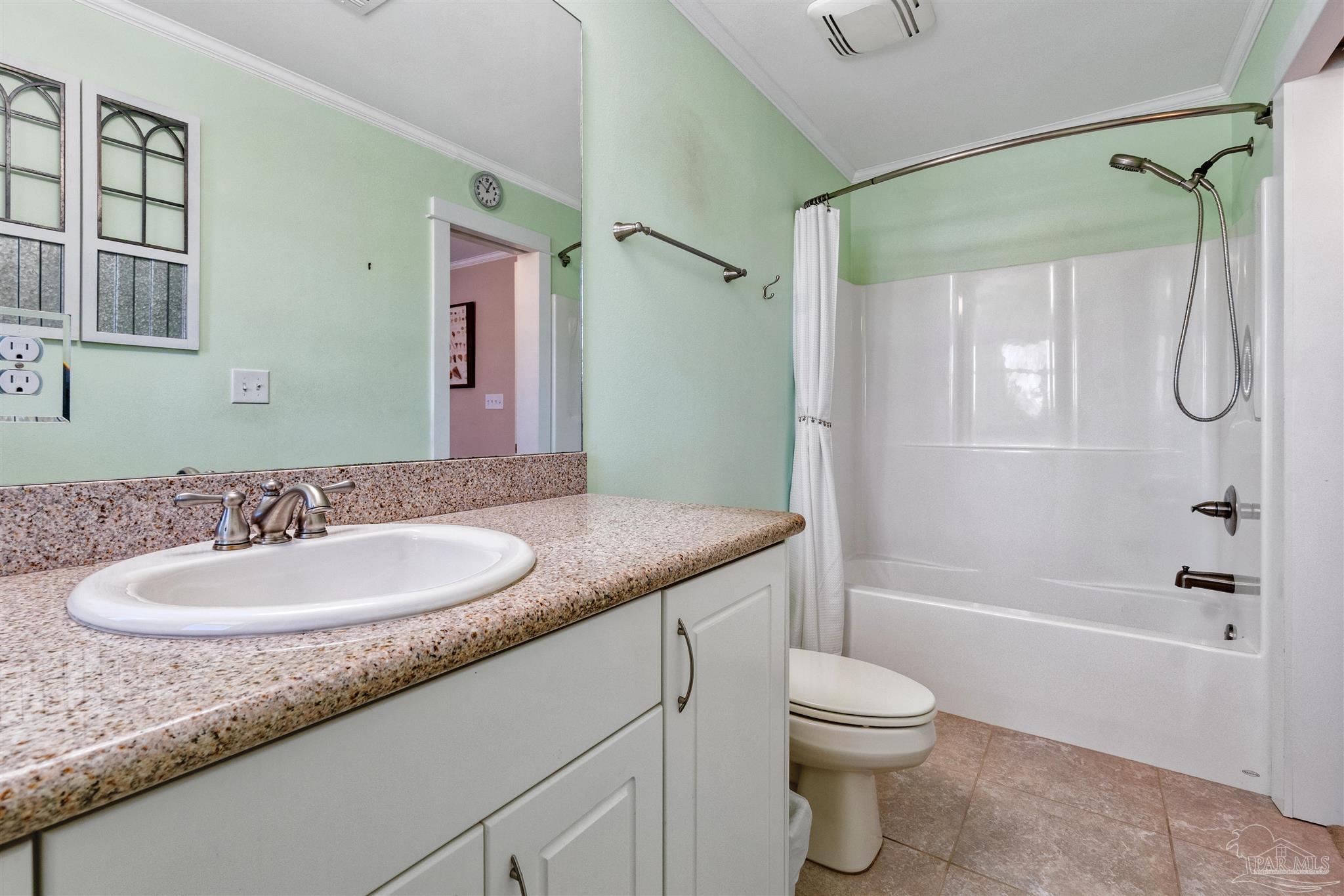 808 Via Deluna Dr