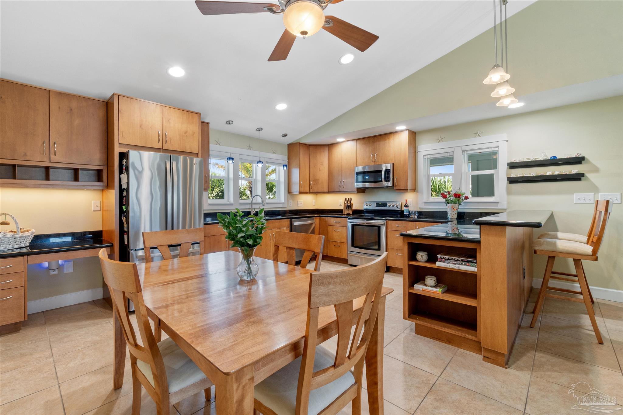 808 Via Deluna Dr