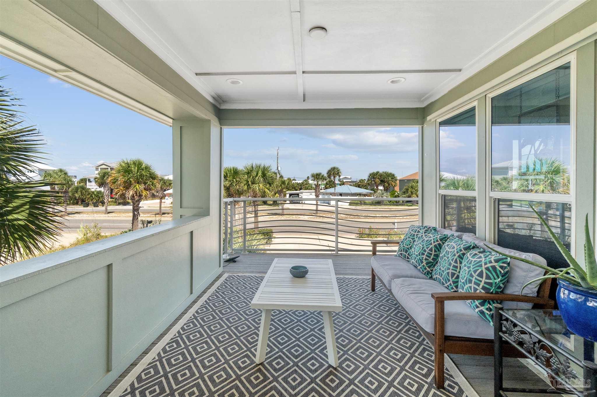 808 Via Deluna Dr