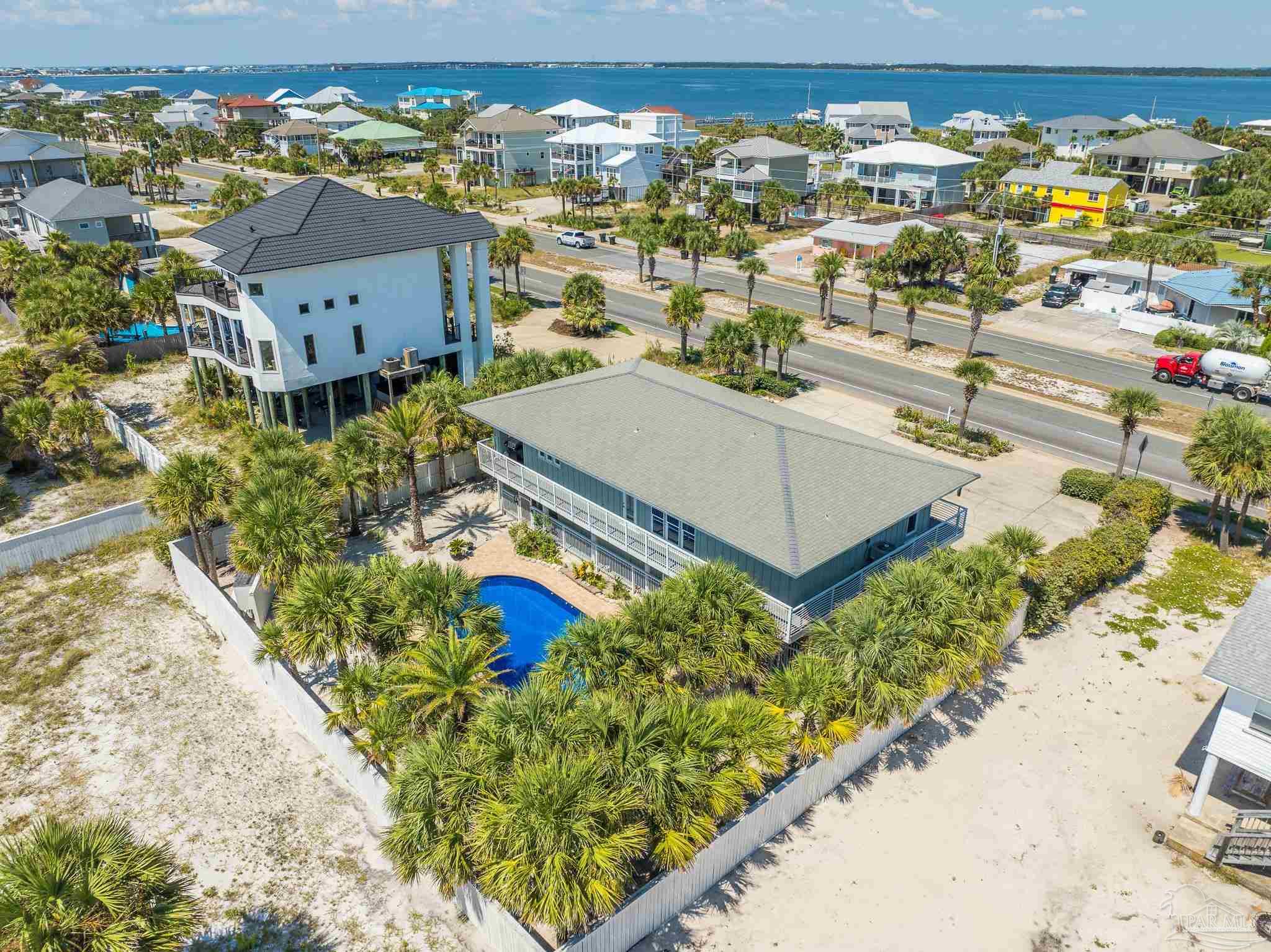 808 Via Deluna Dr